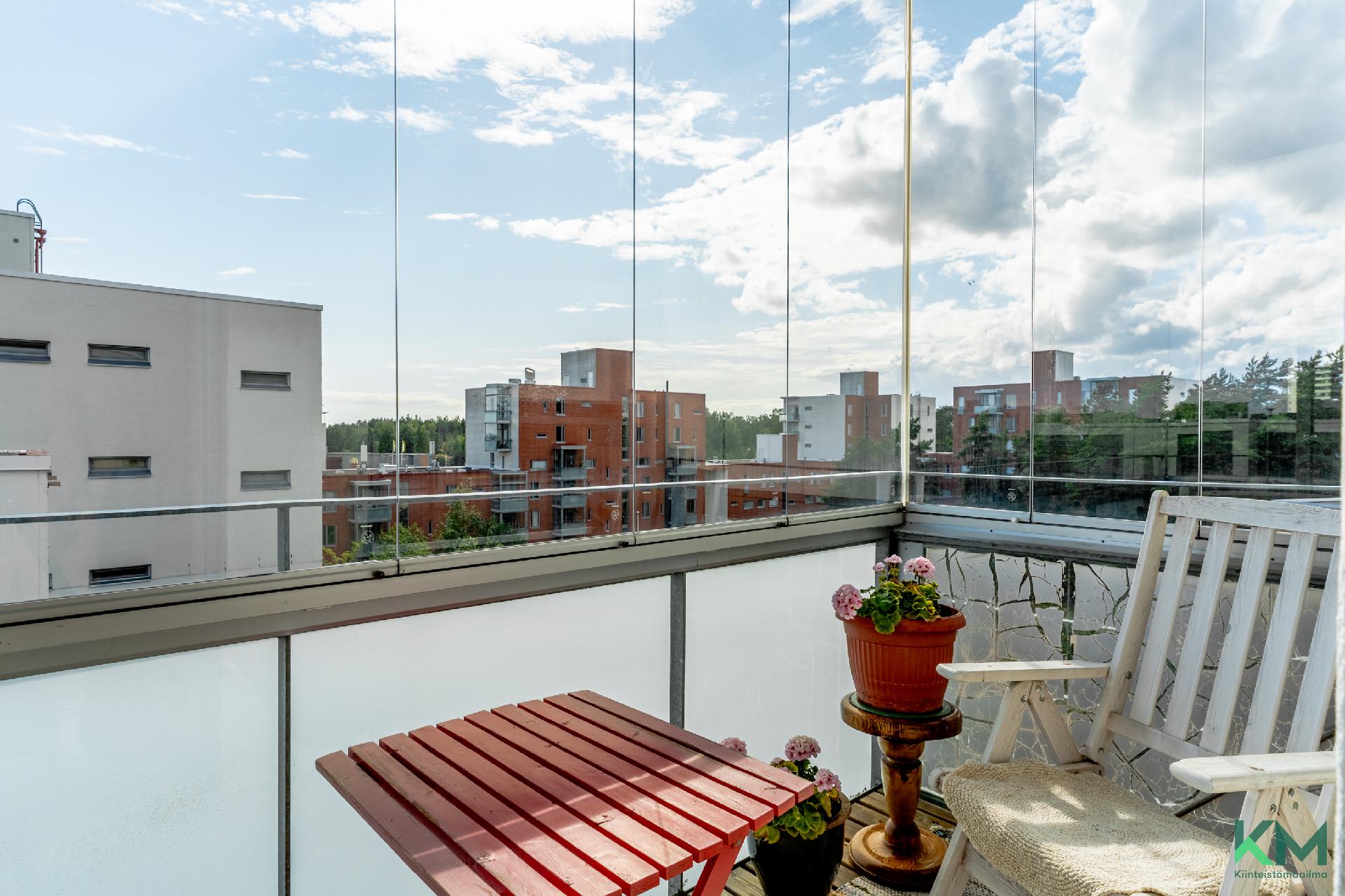 Näkymät parvekkeelta ovat avarat