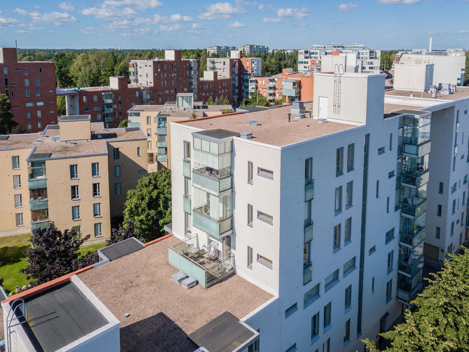 Lasitettu parveke etelään