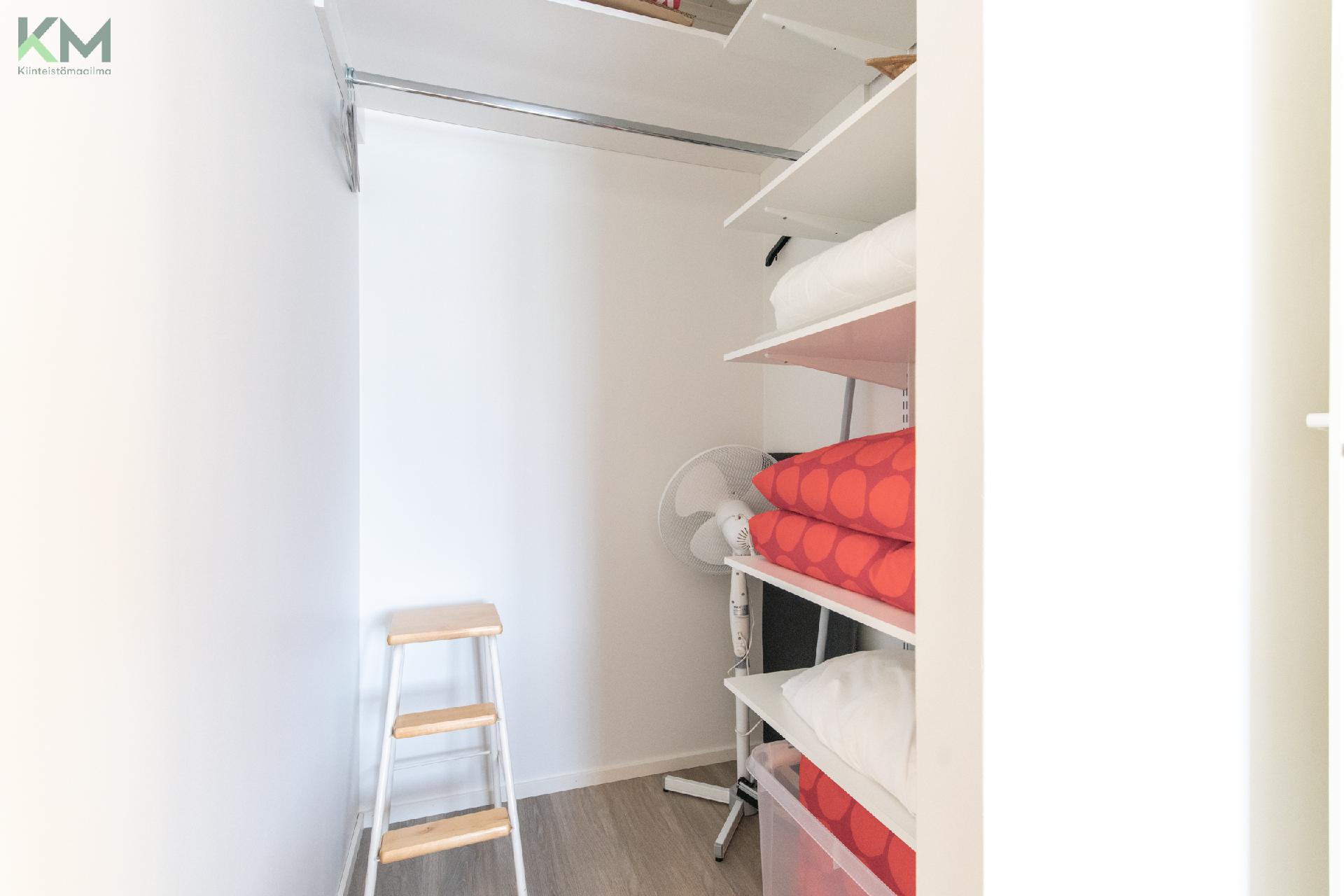 Vaatehuone makuuhuonessa