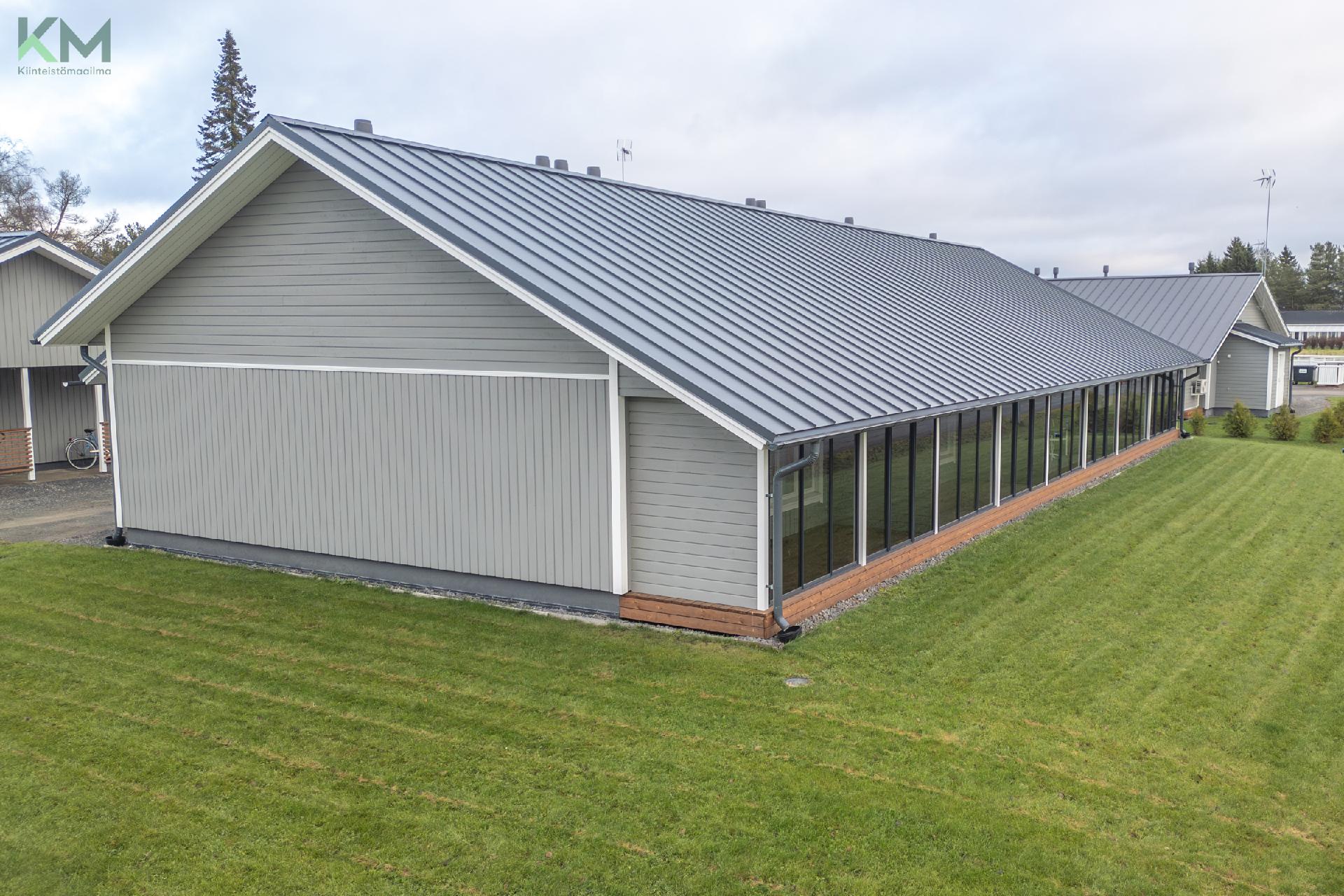 Tummennetut terassilasit