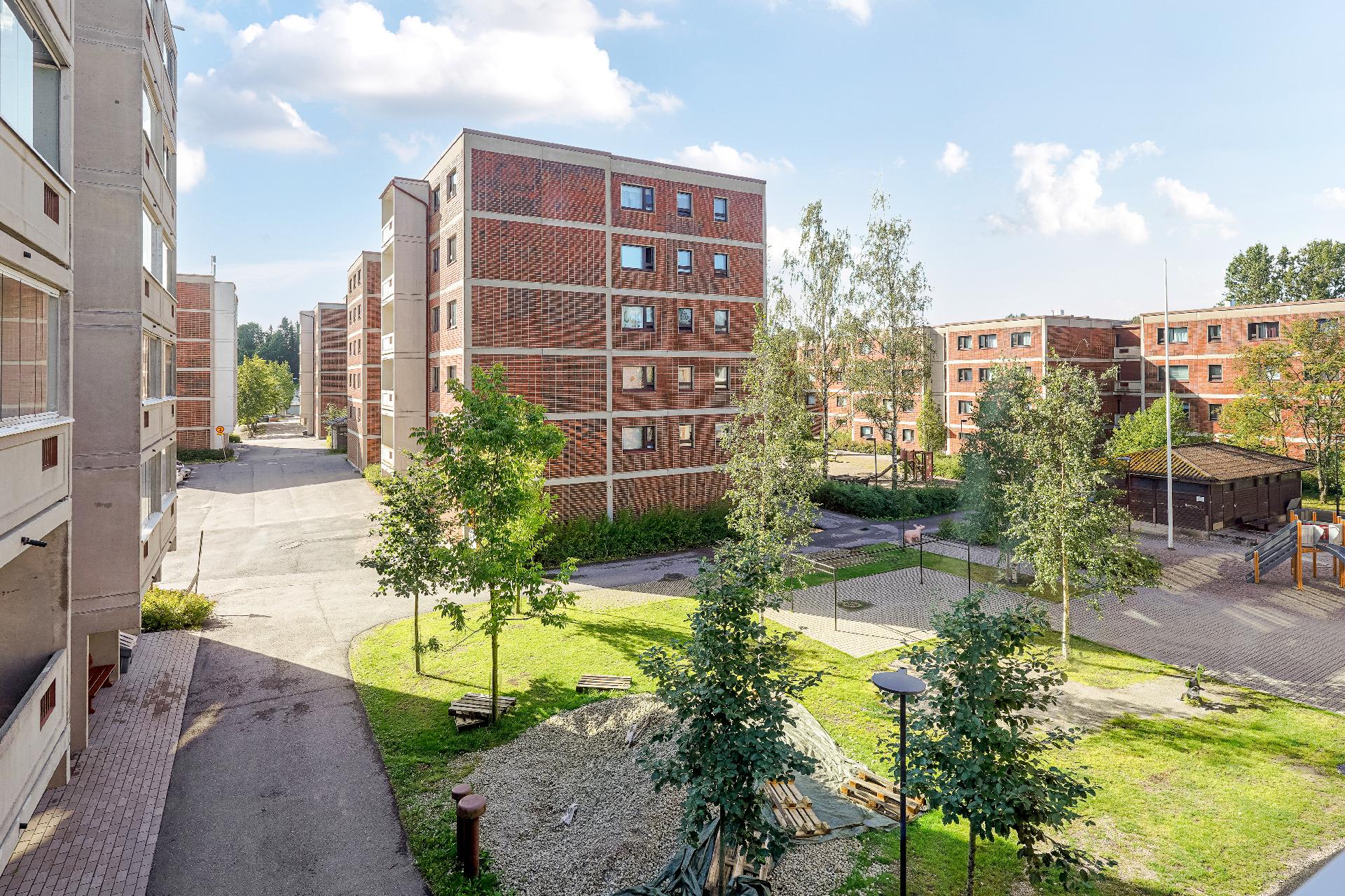 Pekanraitti 4, Malmi, Helsinki