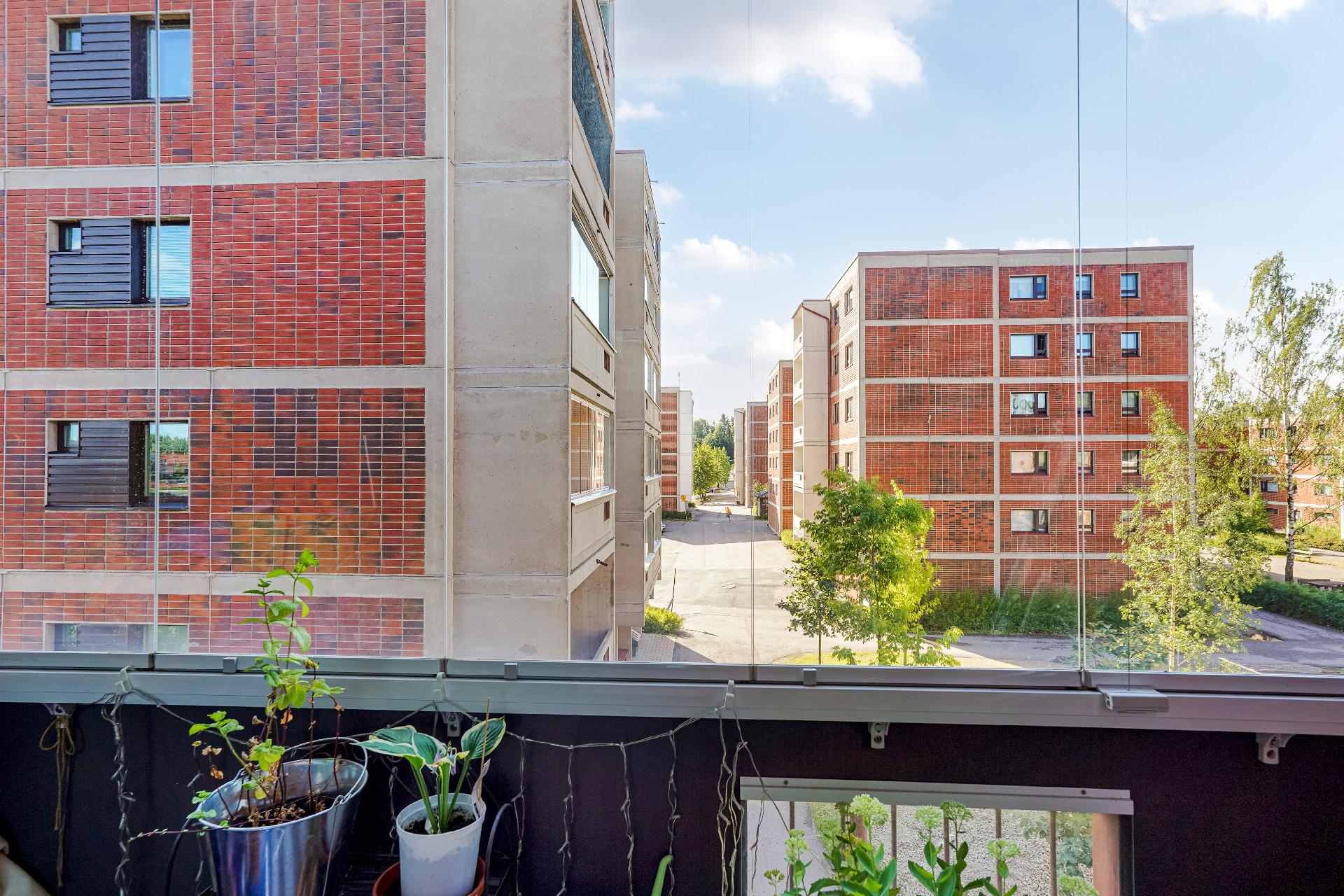 Pekanraitti 4, Malmi, Helsinki