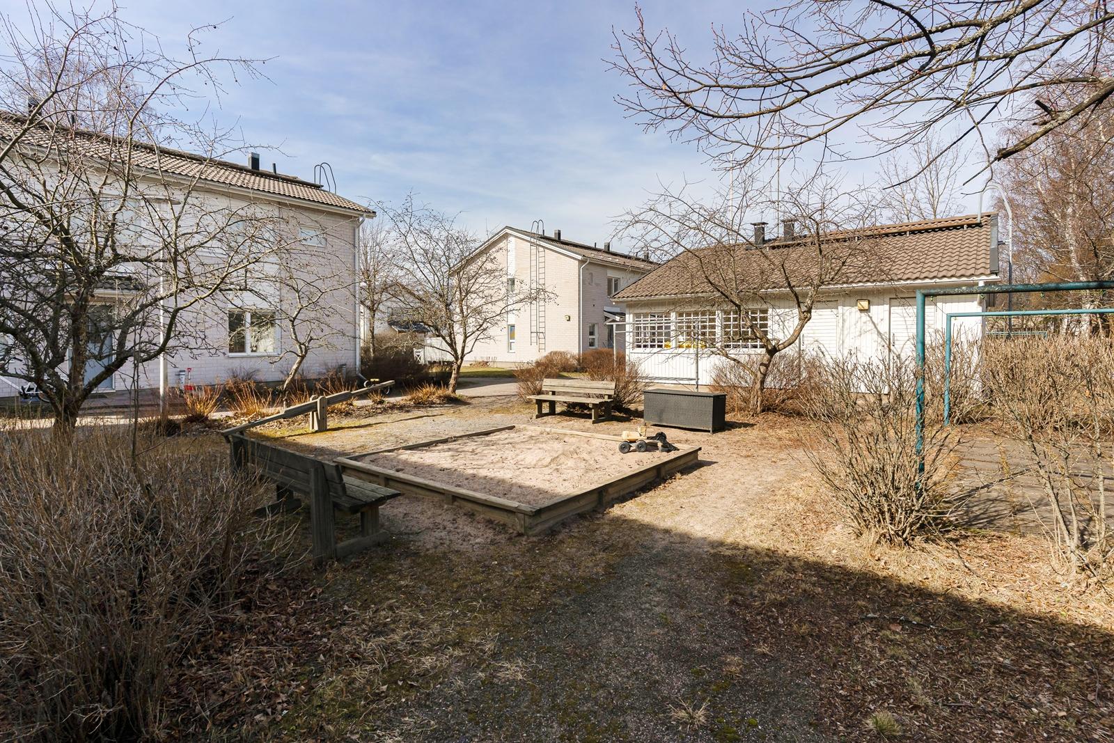 Heinäpellontie 9, Tapaninkylä, Helsinki