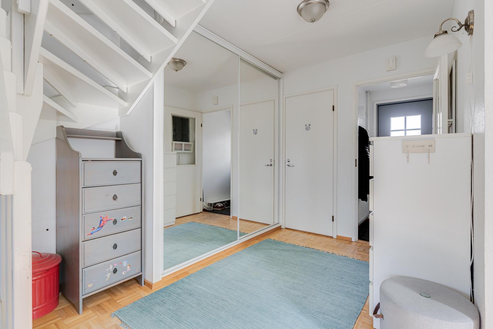 Heinäpellontie 9, Tapaninkylä, Helsinki