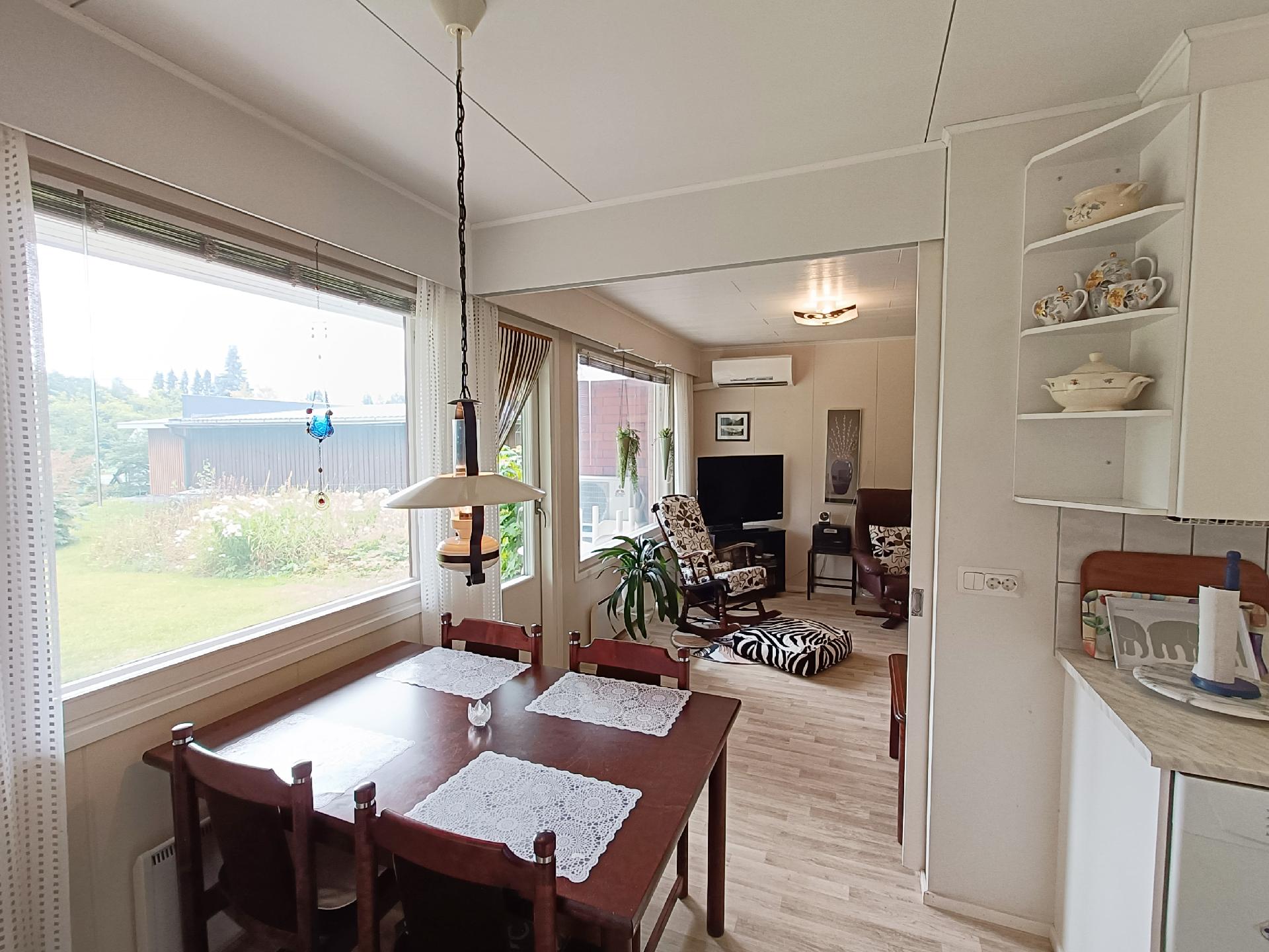 Koulutie 11, Hirvensalmi