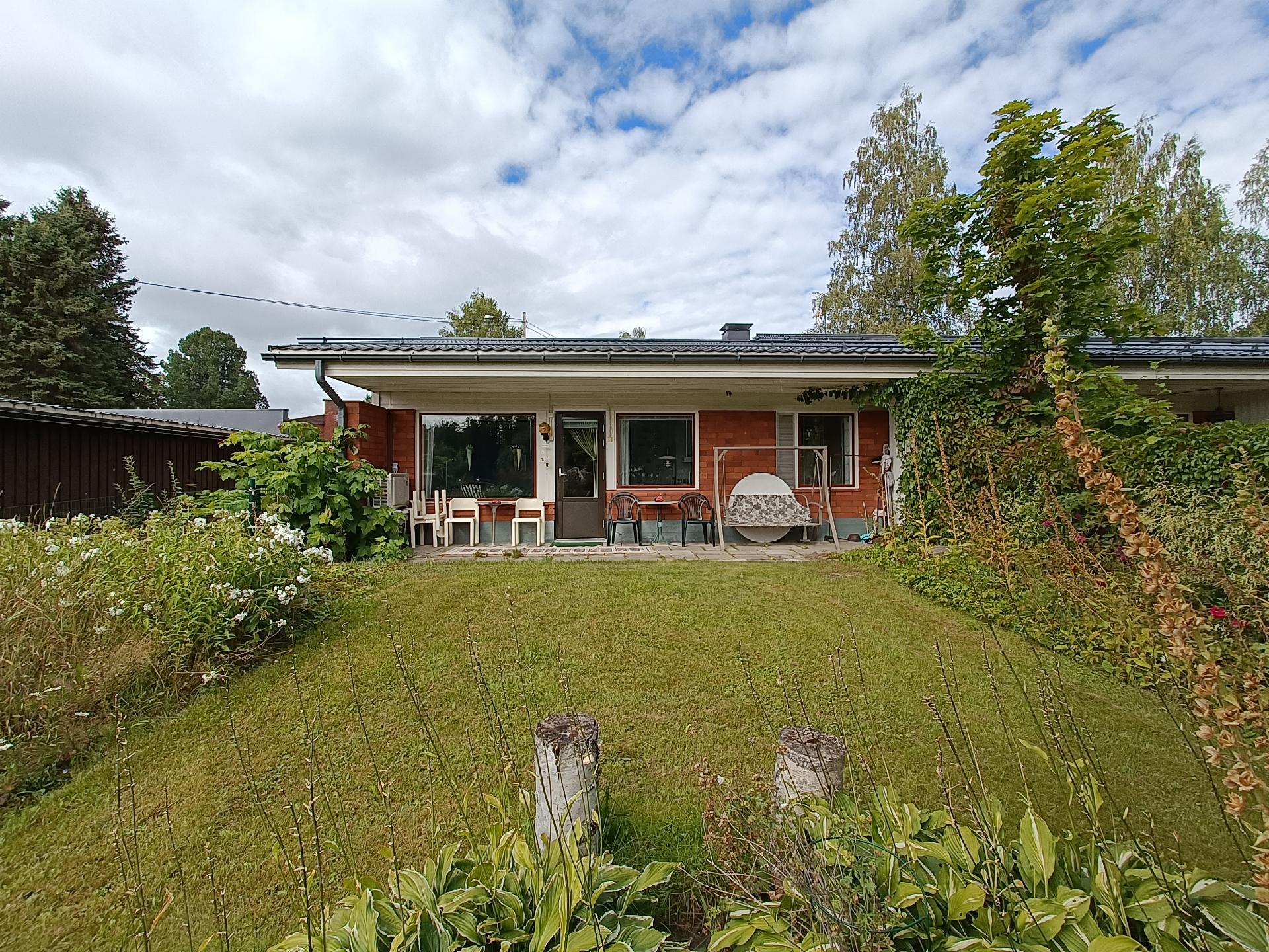 Koulutie 11, Hirvensalmi