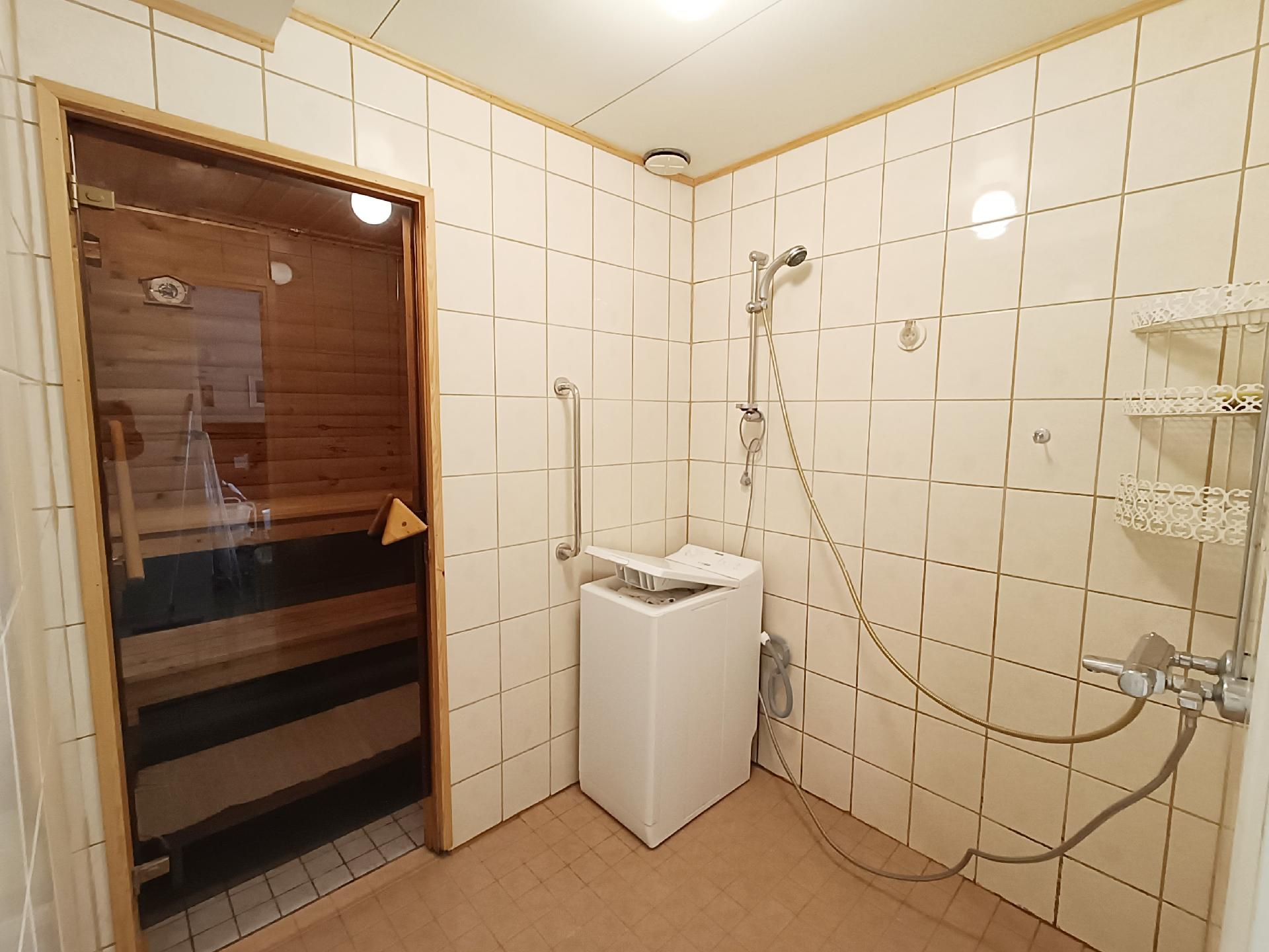 Koulutie 11, Hirvensalmi