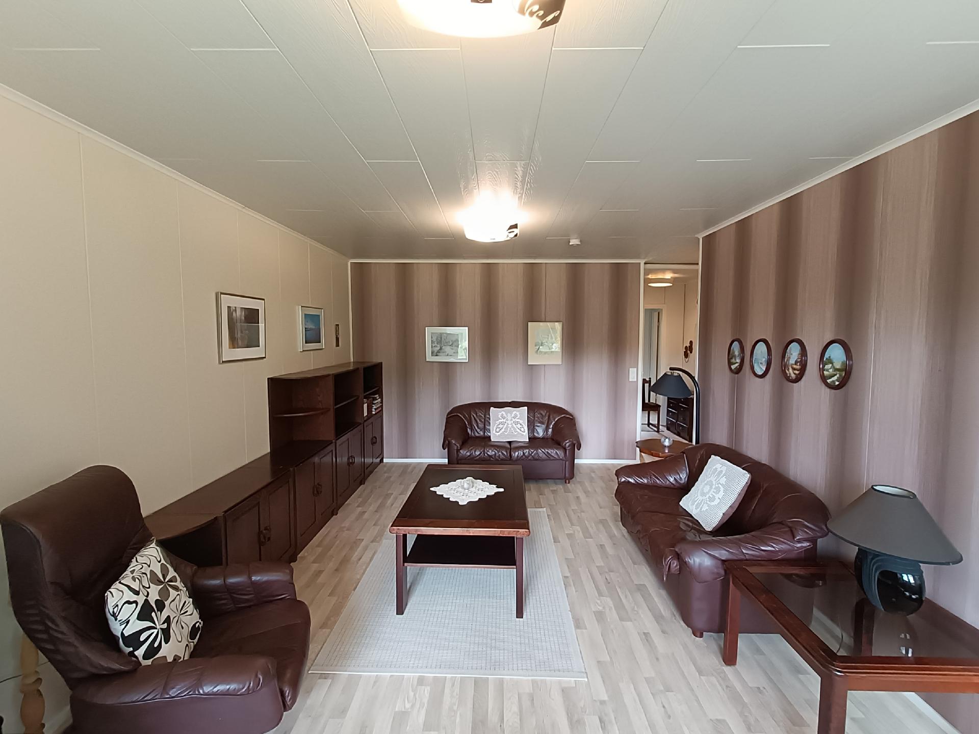 Koulutie 11, Hirvensalmi