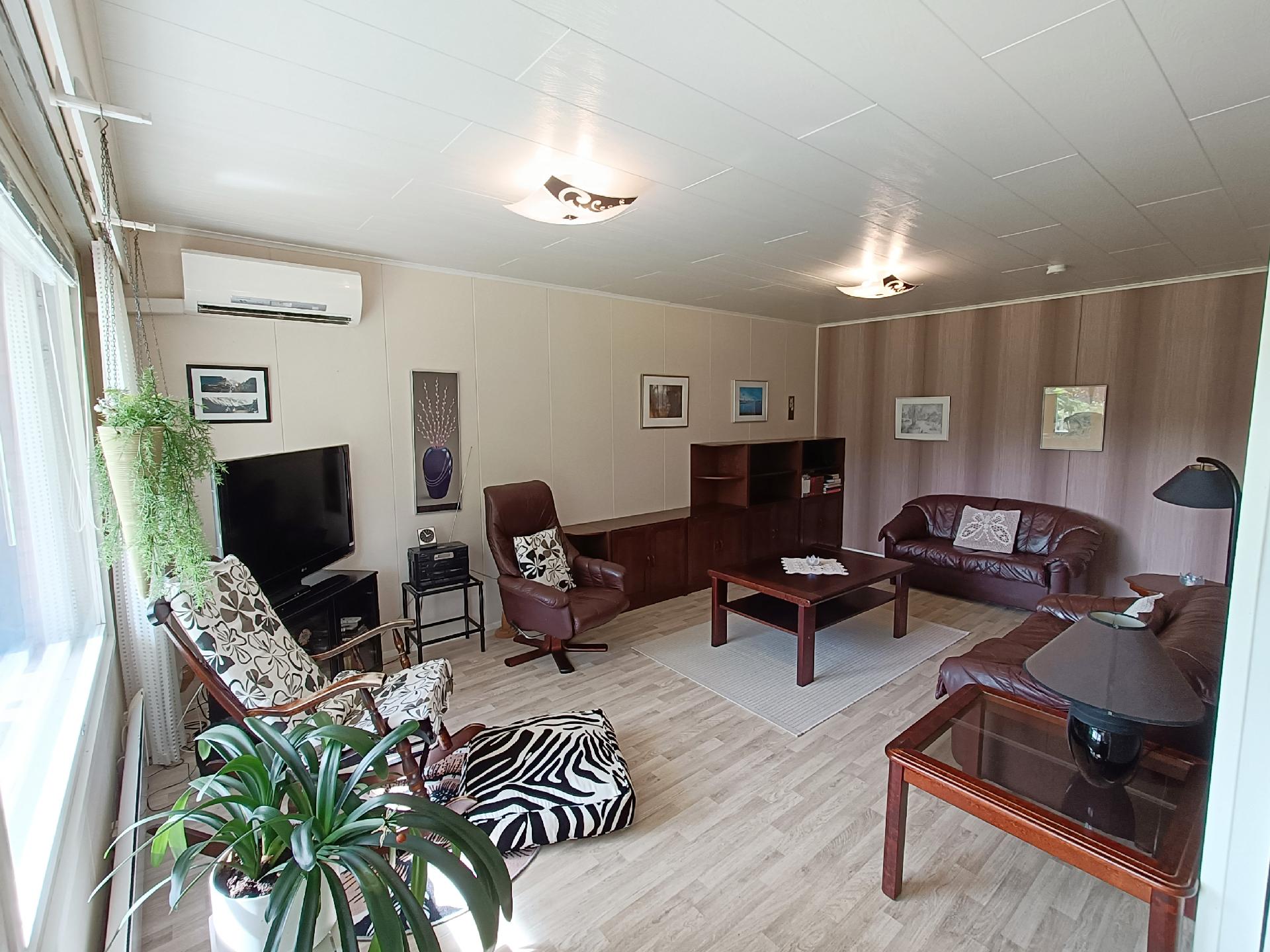 Koulutie 11, Hirvensalmi