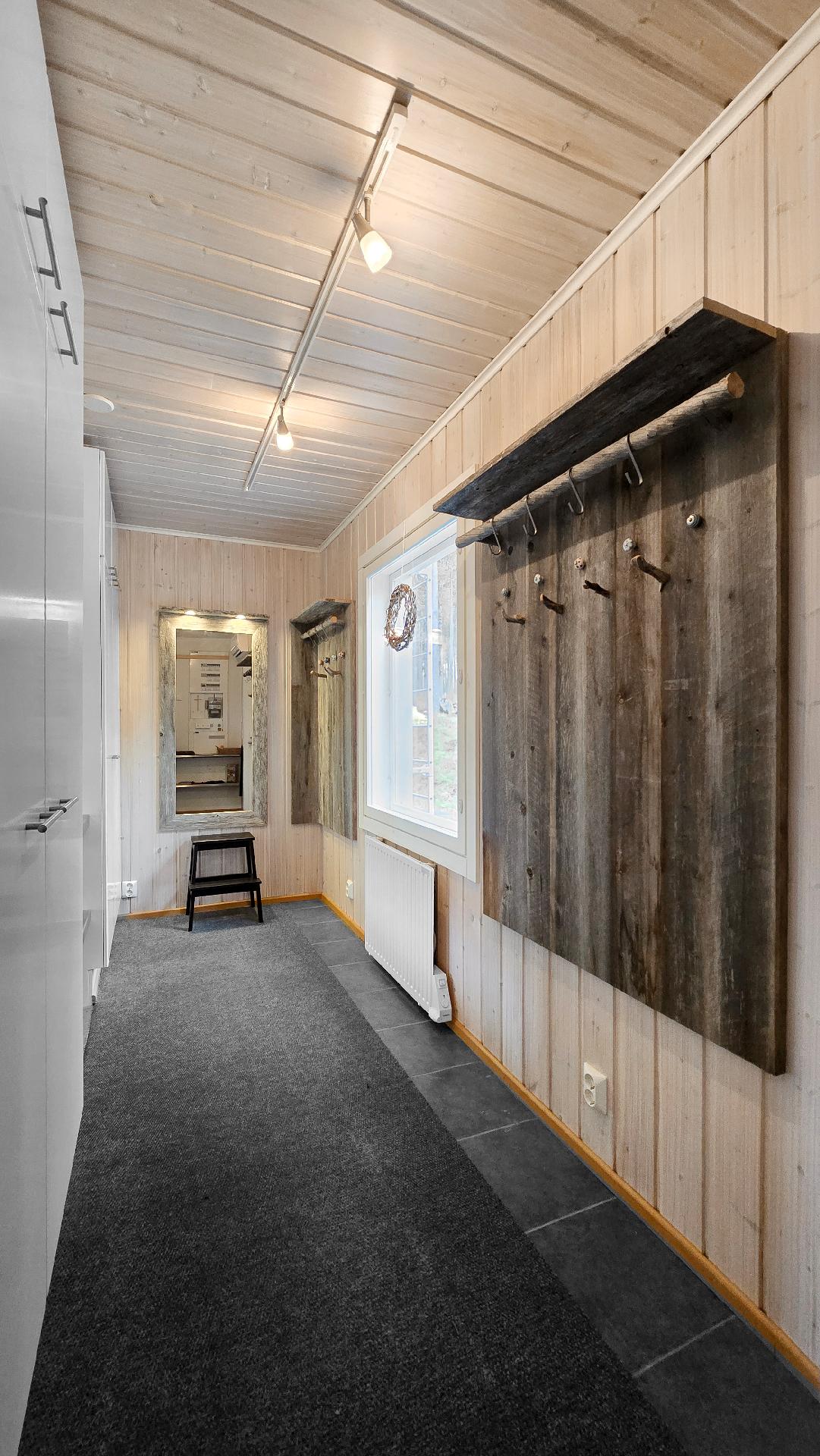 Eteisessä hyvin säilytystilaa