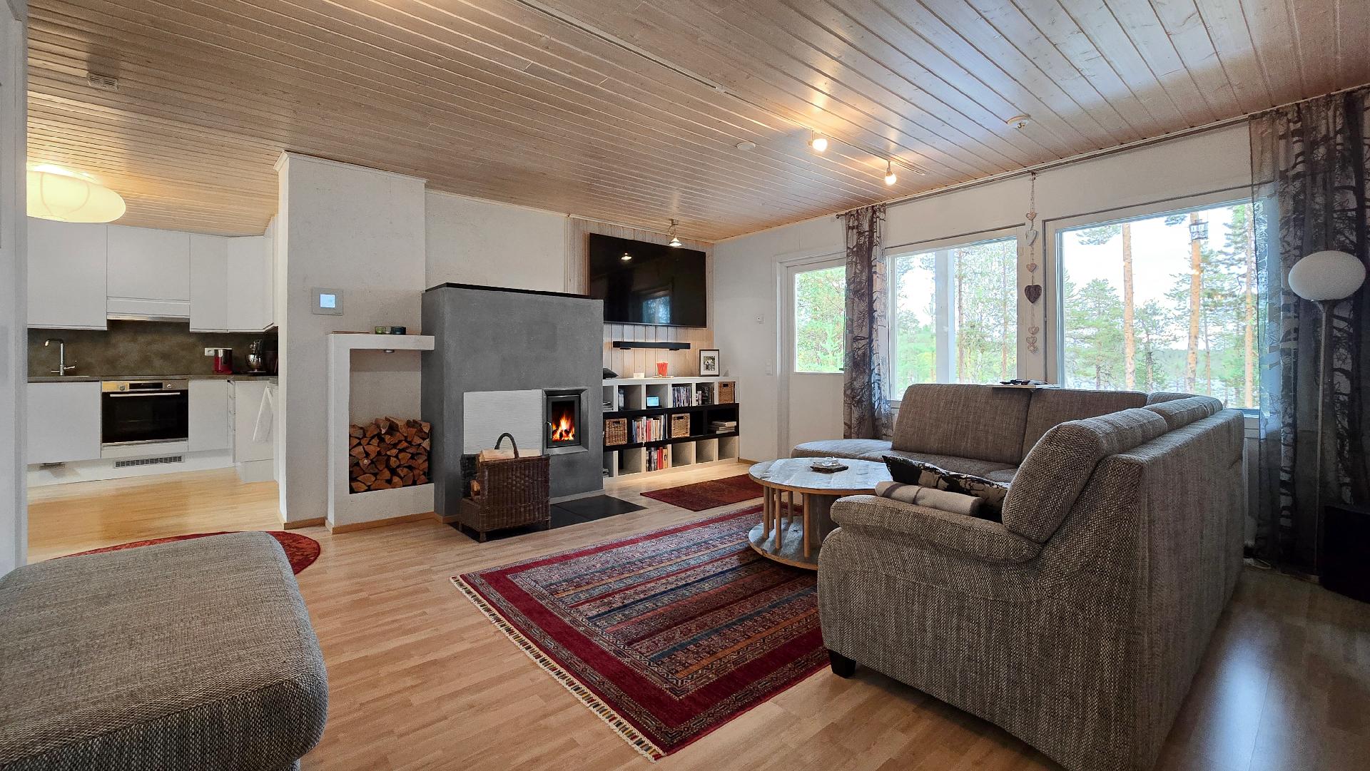 Näkymät keittiön suuntaan