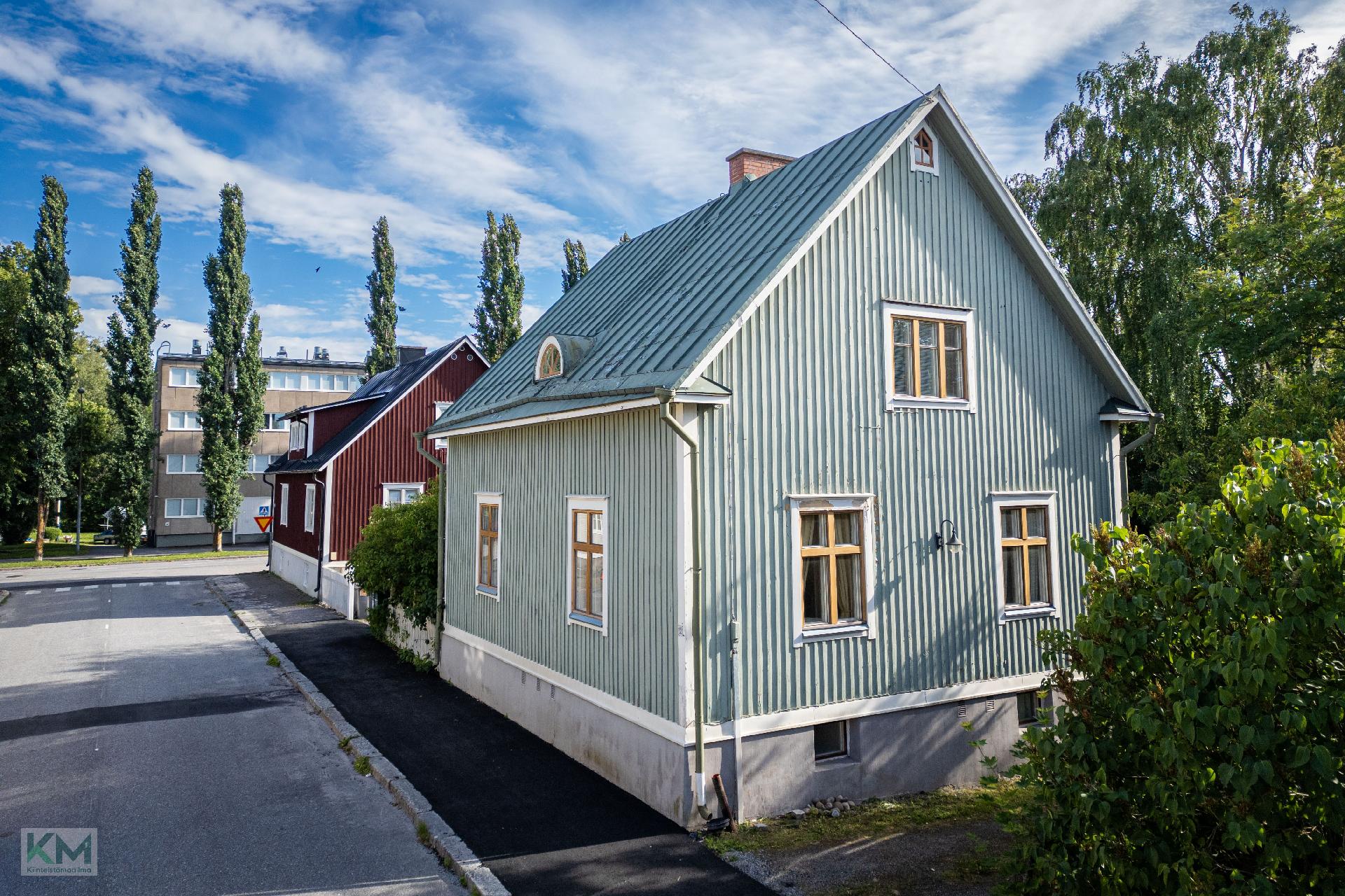 Julkisivu kadulta