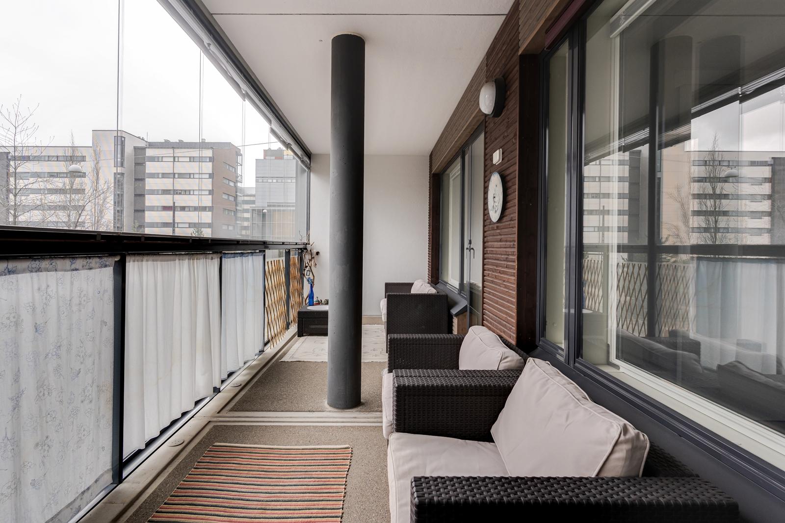 iso lasitettu parveke