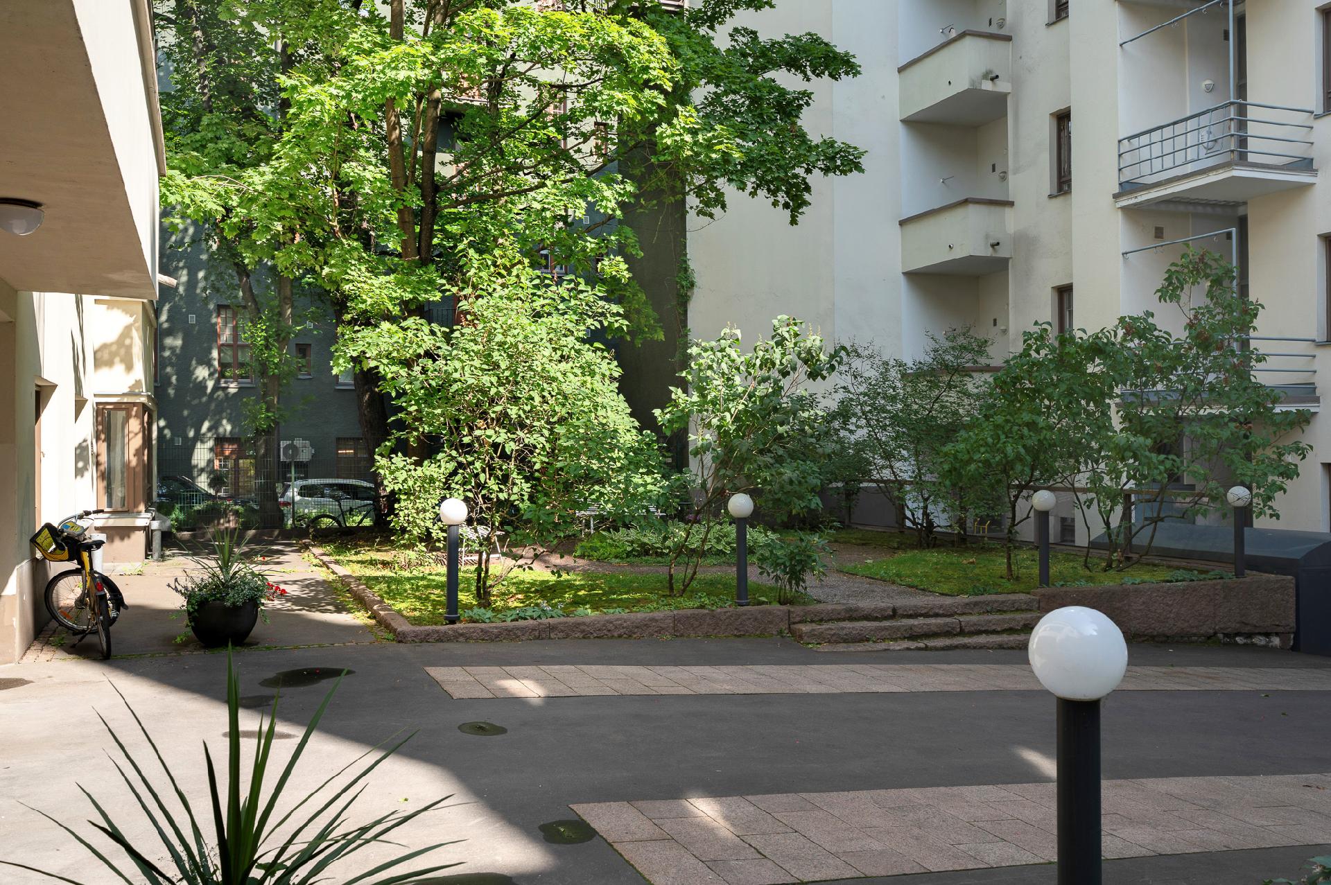 Sisäpihan vehreyttä