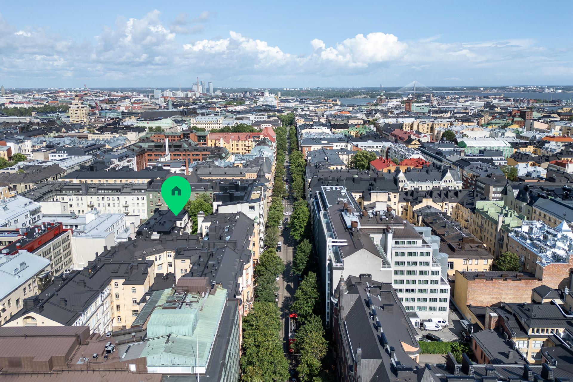 Bulevardin upea puusto reunustaa katua