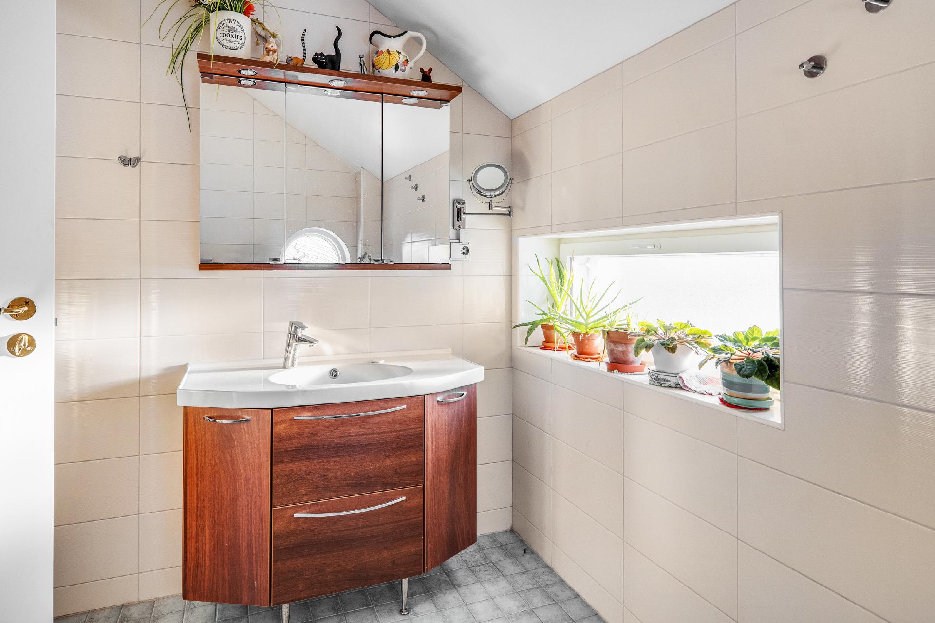 Valakkatie 10, Tapaninvainio, Helsinki