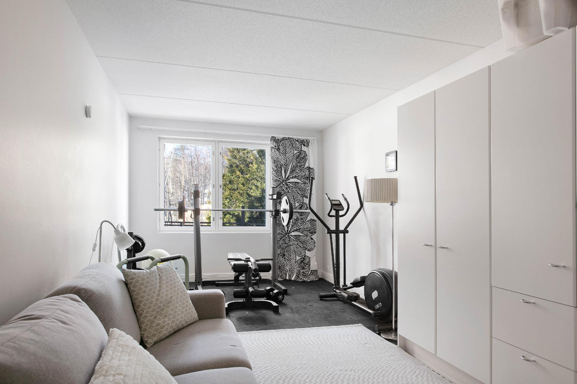 Alakerran toinen makuuhuone