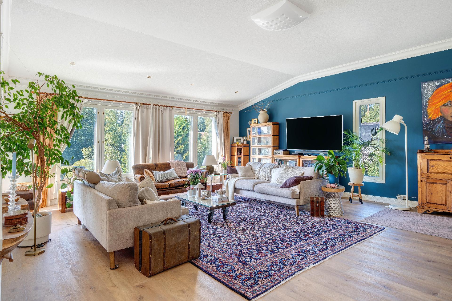 Huonekorkeus olohuoneessa 3 metriä 