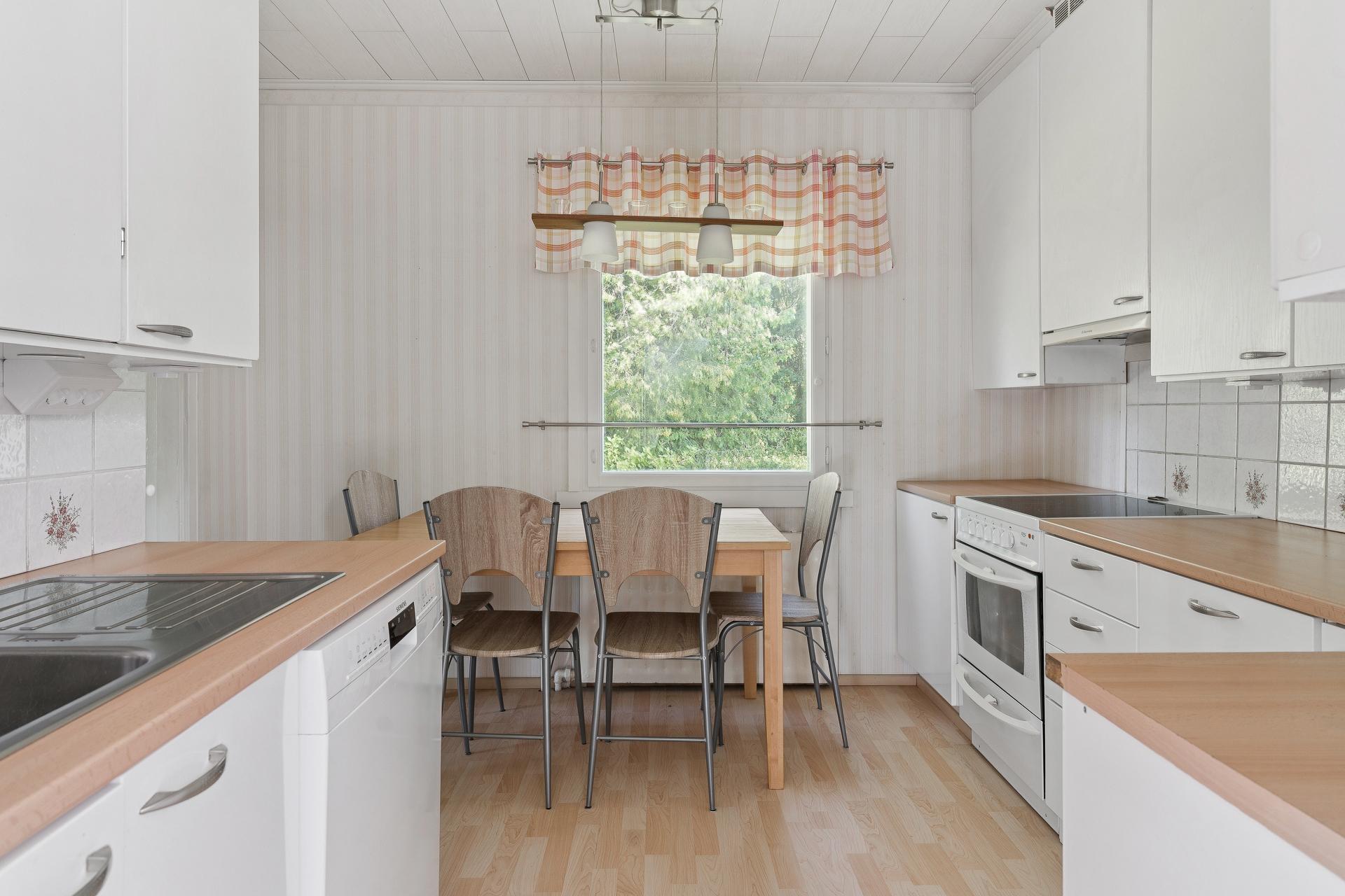 Pääskytie 3, Vallinoja, Vantaa