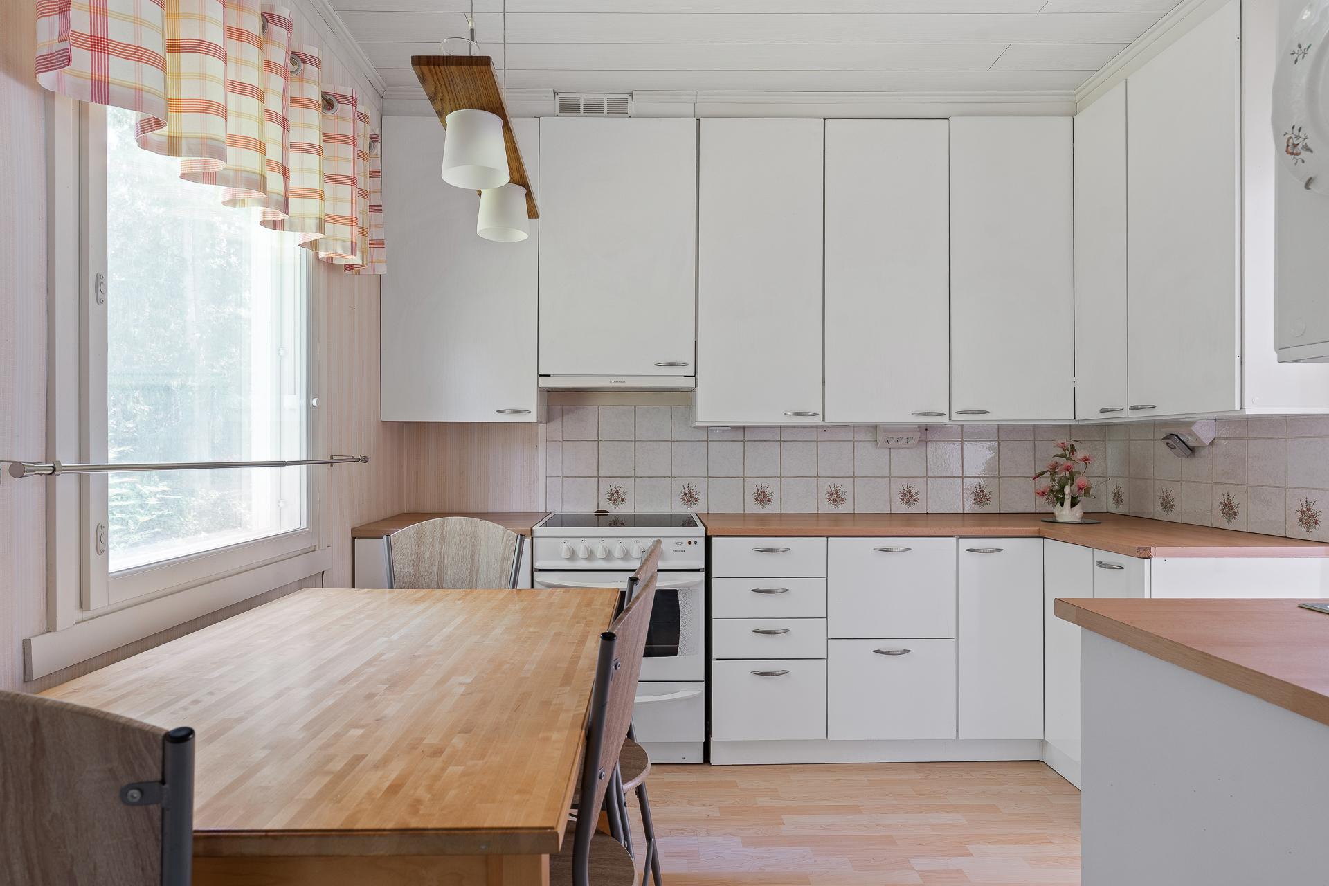 Pääskytie 3, Vallinoja, Vantaa