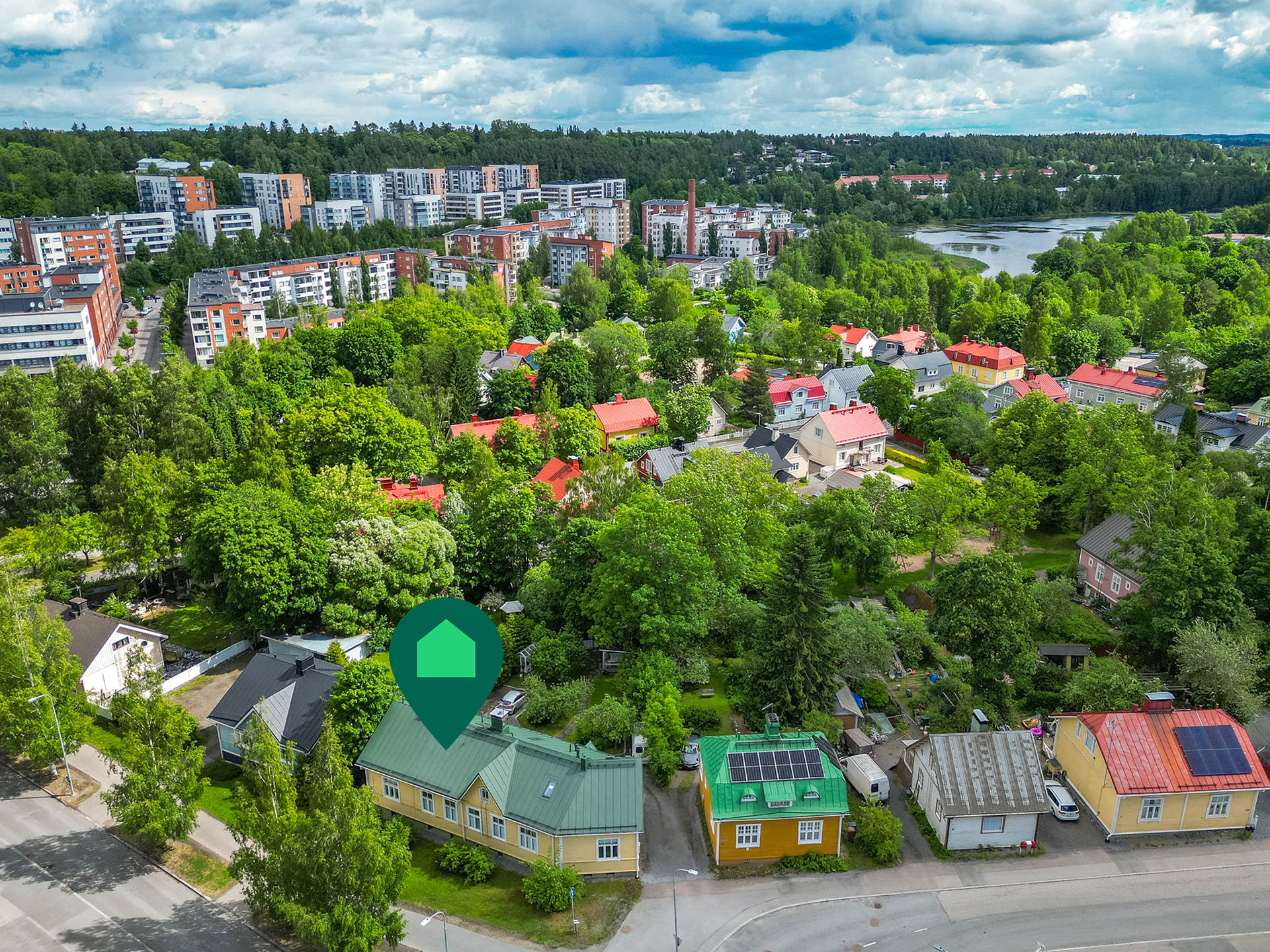 Keskustaan on vain 10 min kävelymatka.
