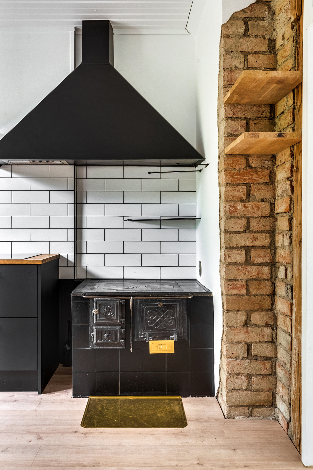 Puuhellaa on käytetty paljon ruoanlaittoon.