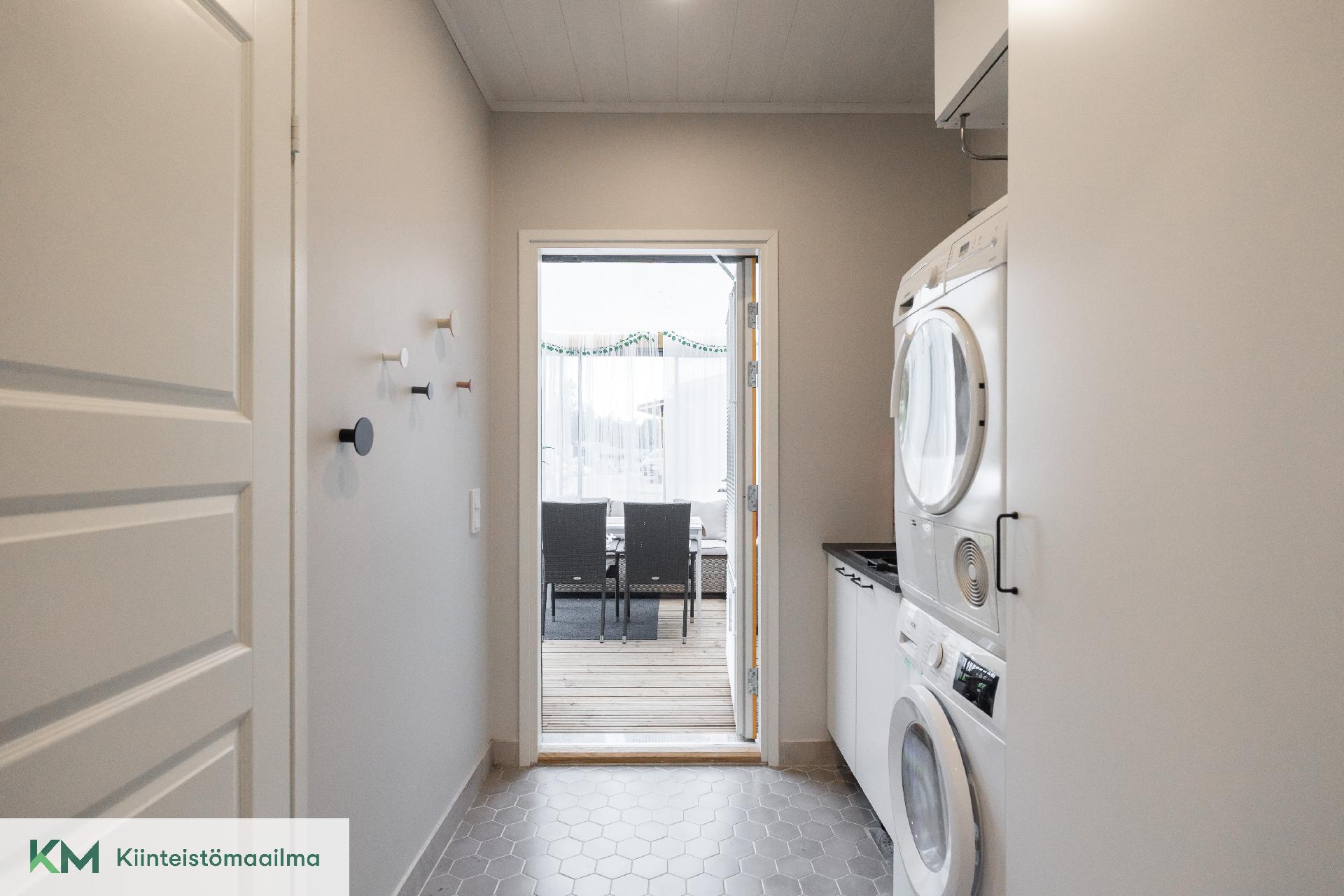 Kodinhoitohuone on oma tilansa.