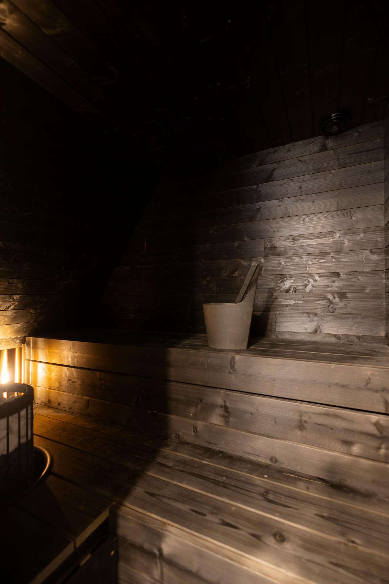 Tunnelmallinen sähkösauna