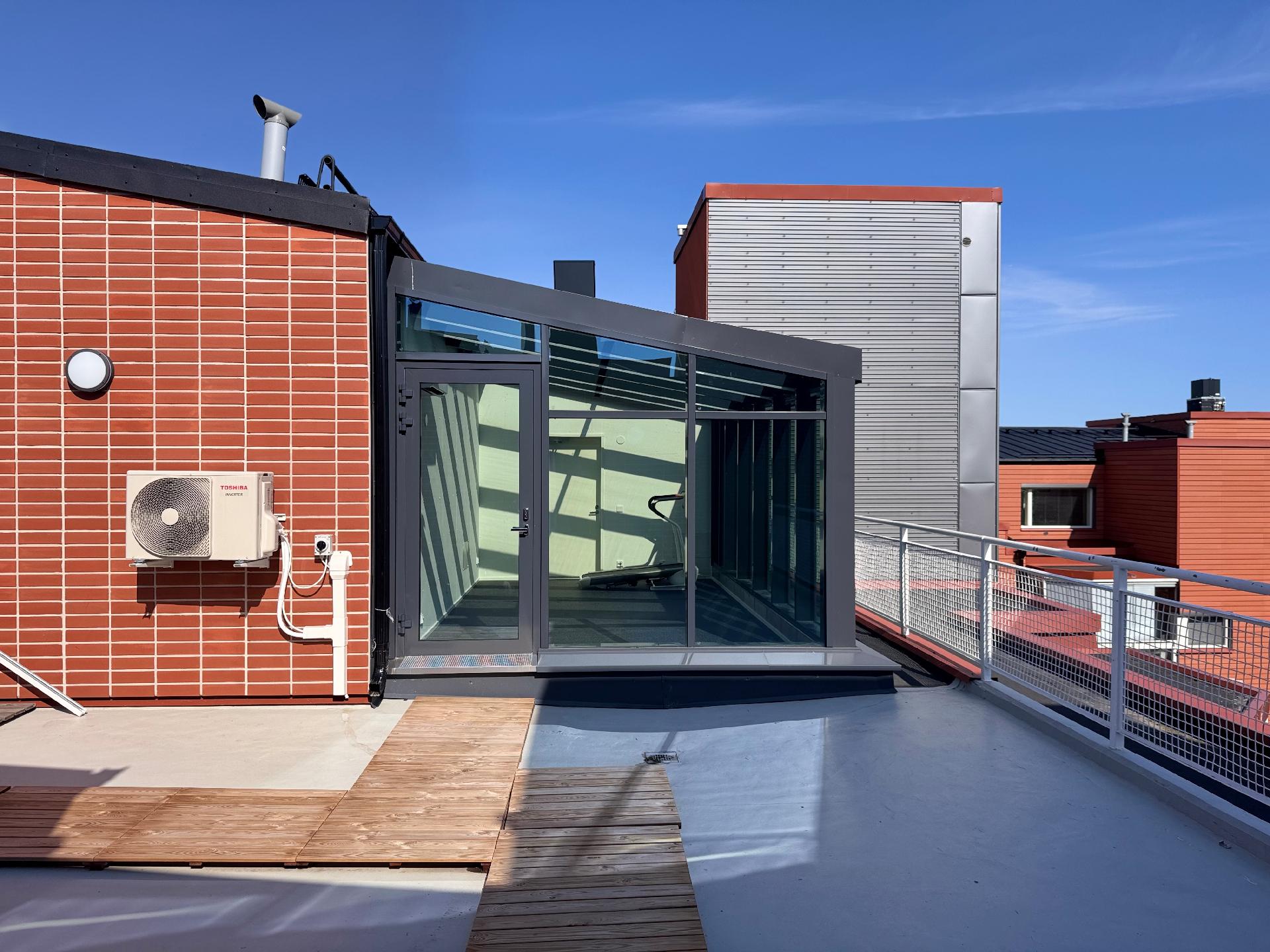 Kuntosali D-E kattotasanteella