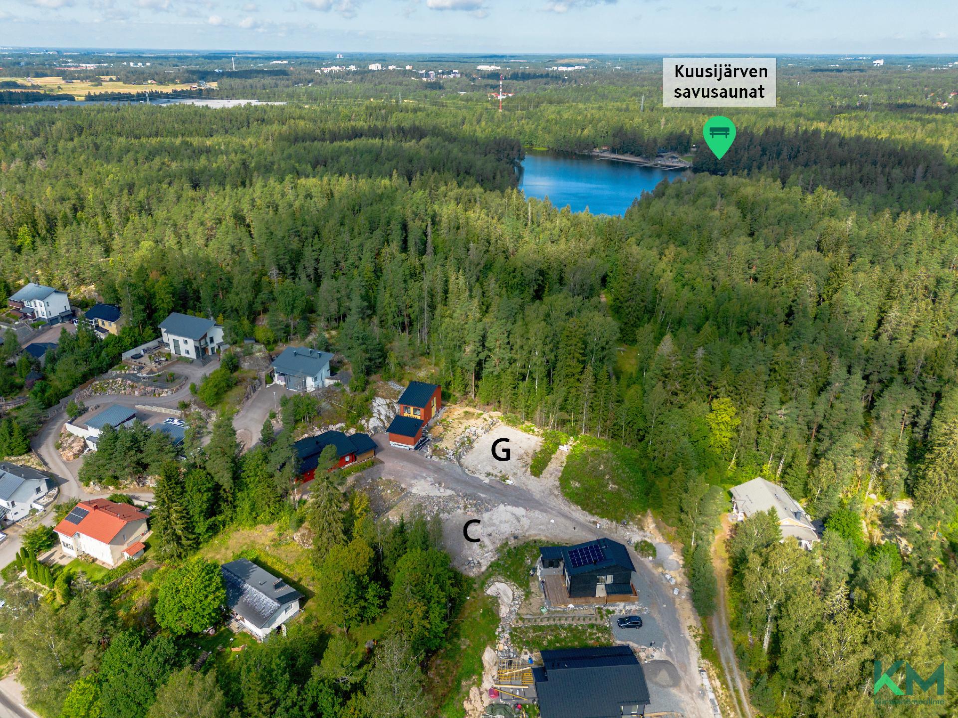 C ja G tontin sijainti Kuusijärven ulkoilu-ja virkistysalueen kupeessa