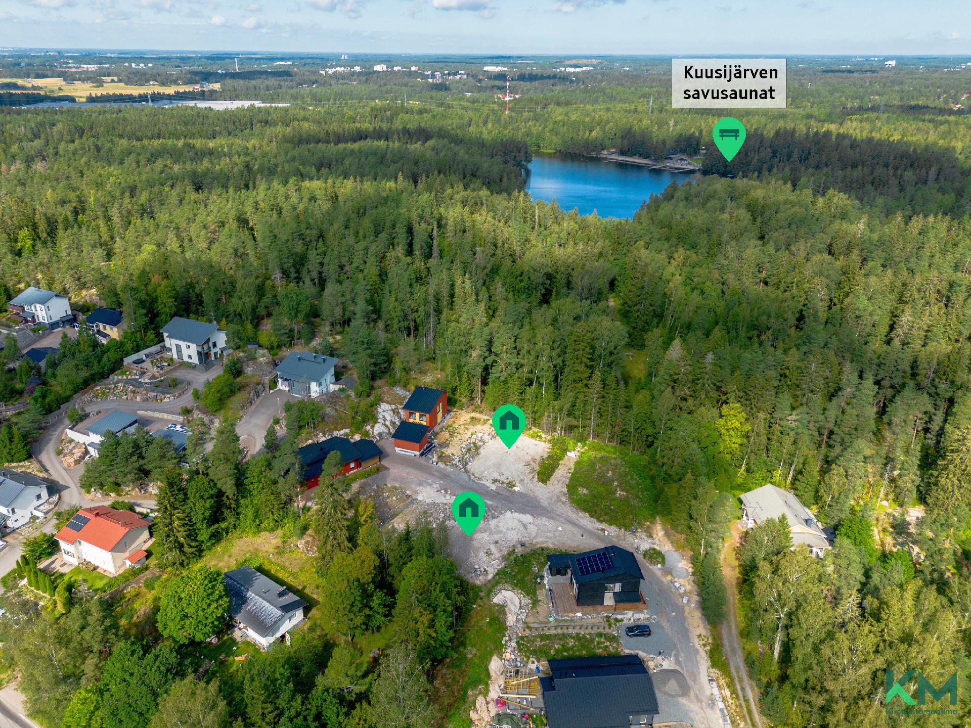 Tontin sijainti Kuusijärven ulkoilu-ja virkistysalueen kupeessa