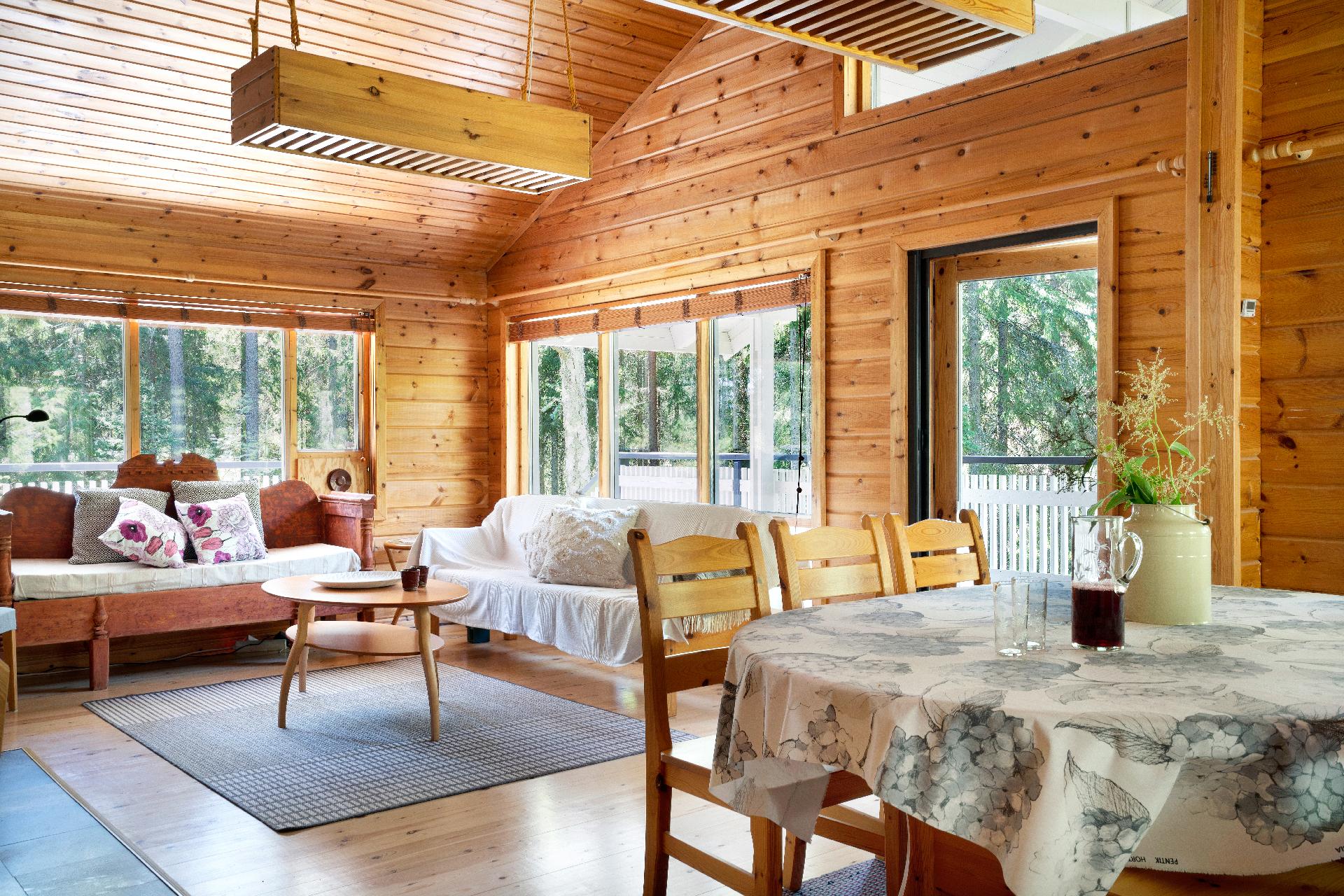 Tuvassa kiva huonekorkeus