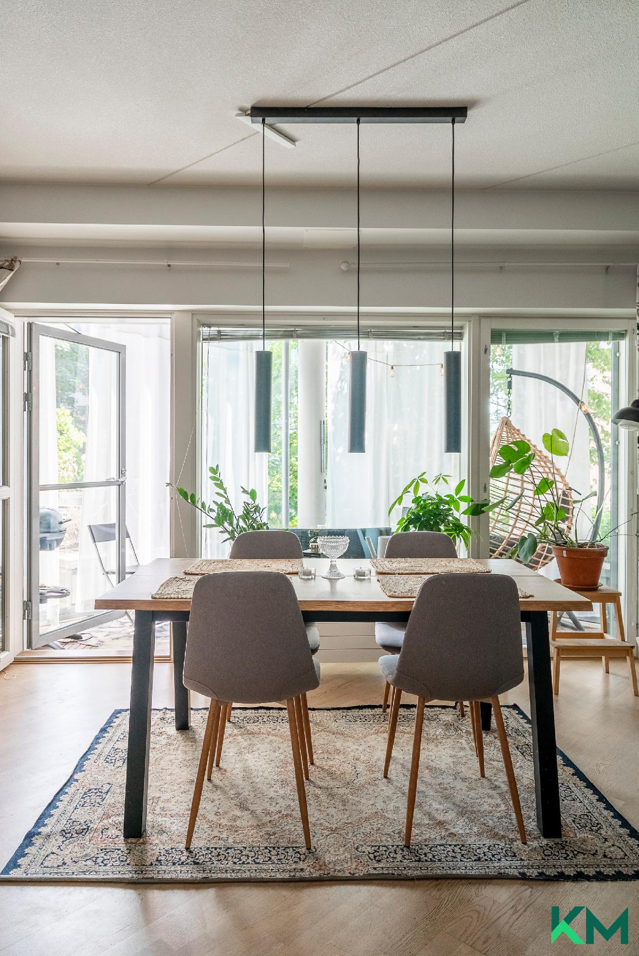 Olohuoneesta parvekkeelle