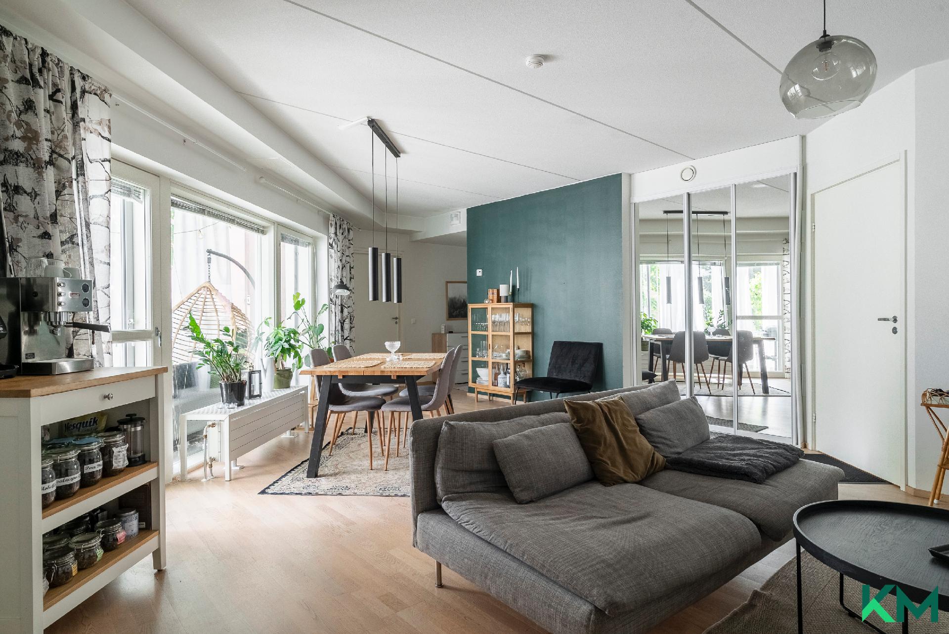 Keittiöstä olohuoneen suuntaan