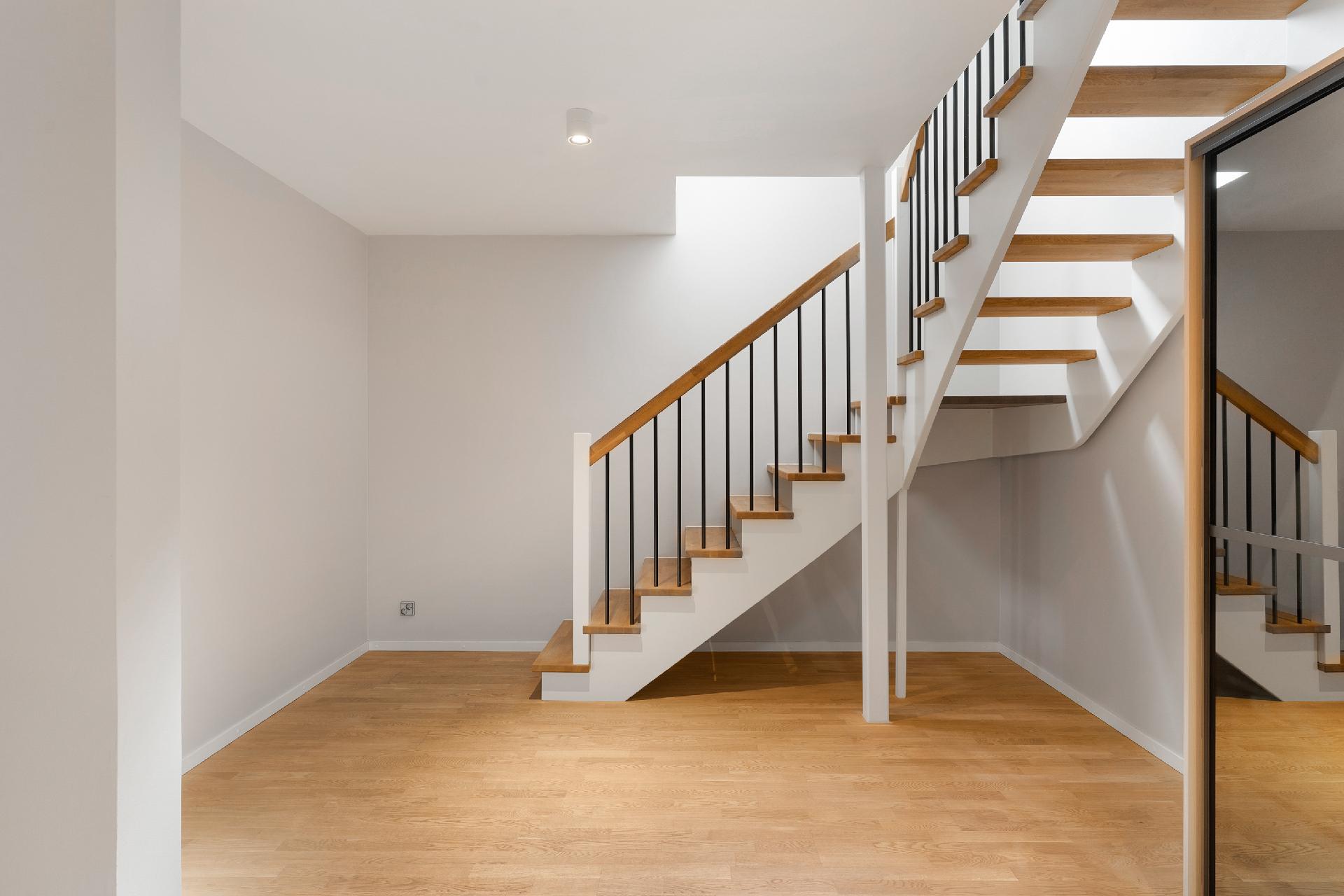 Kauppakumppanintie 11, Kauklahti, Espoo