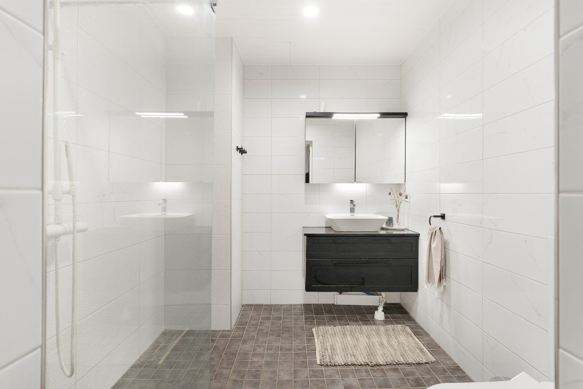 Kauppakumppanintie 11, Kauklahti, Espoo