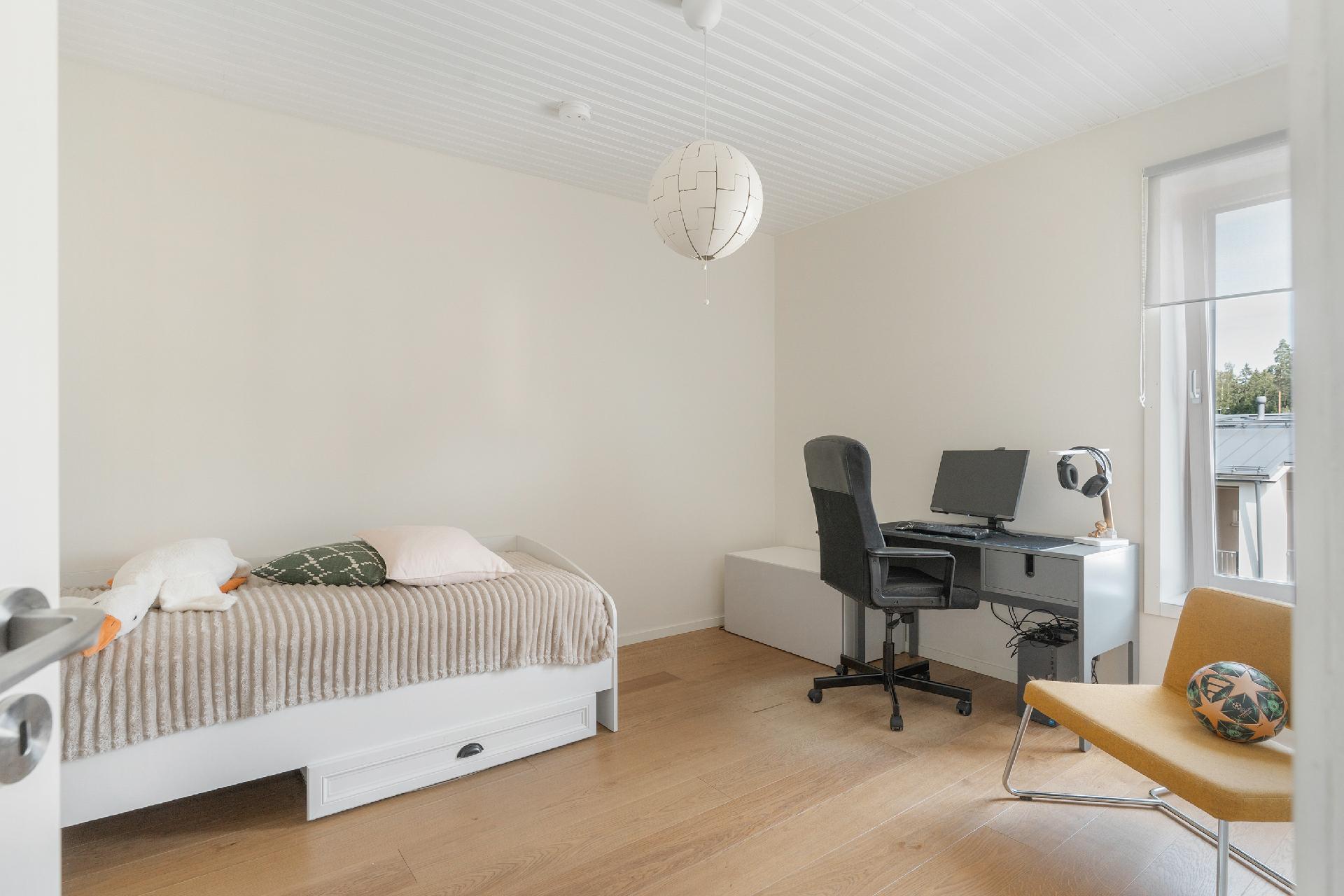 Kauppakumppanintie 11, Kauklahti, Espoo