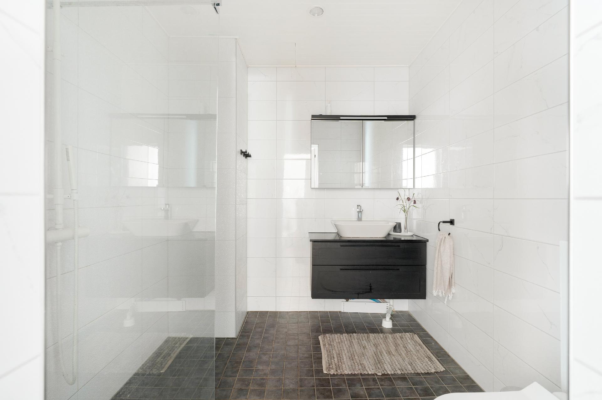 Kauppakumppanintie 11, Kauklahti, Espoo