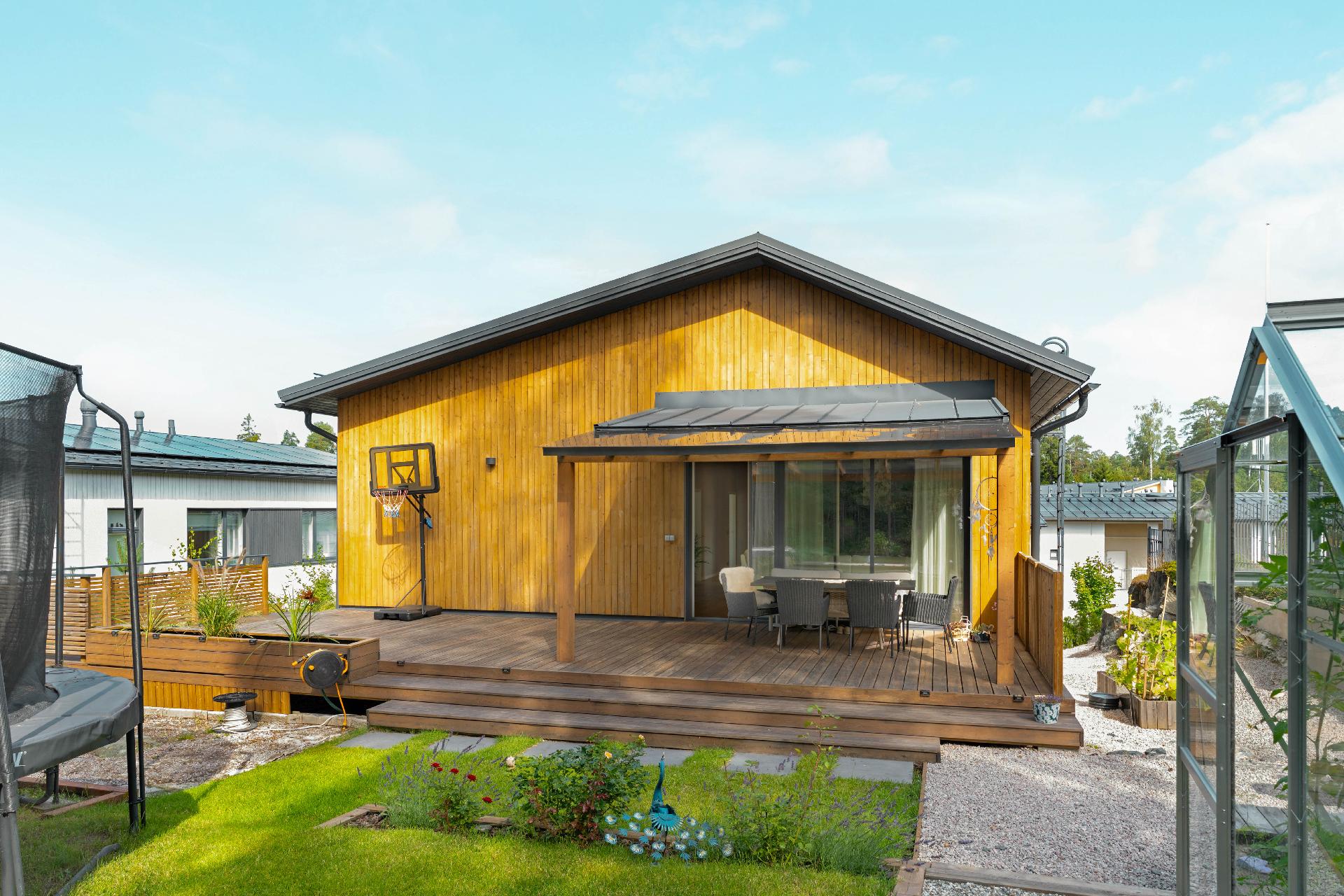 Kauppakumppanintie 11, Kauklahti, Espoo