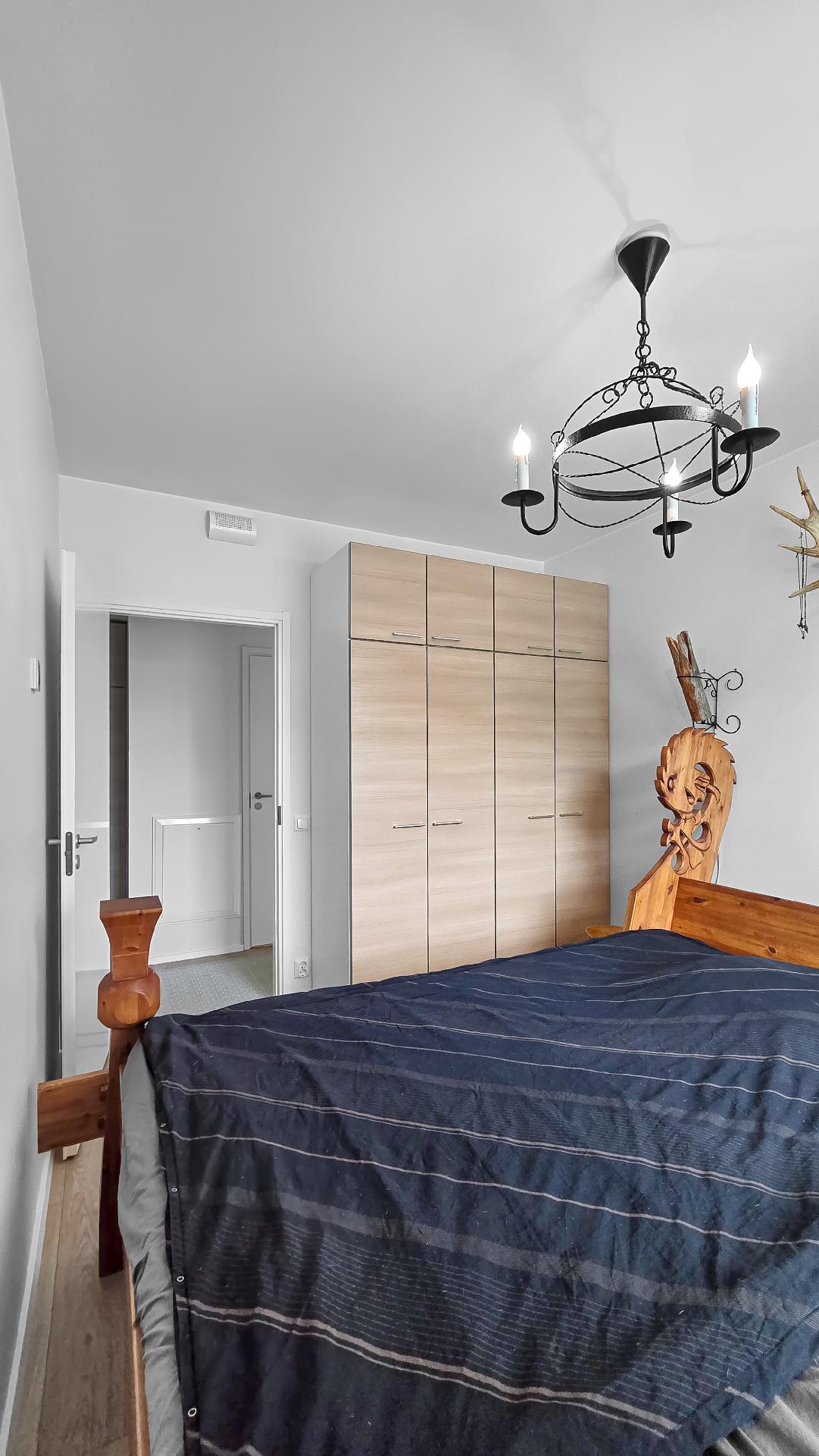 Makuuhuone 1 kaapistot