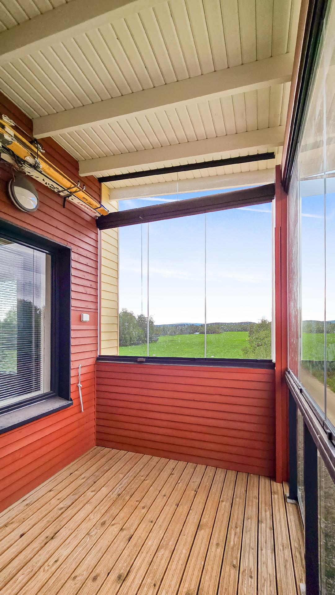 Parvekkeella hyvin tilaa parvekekalusteille