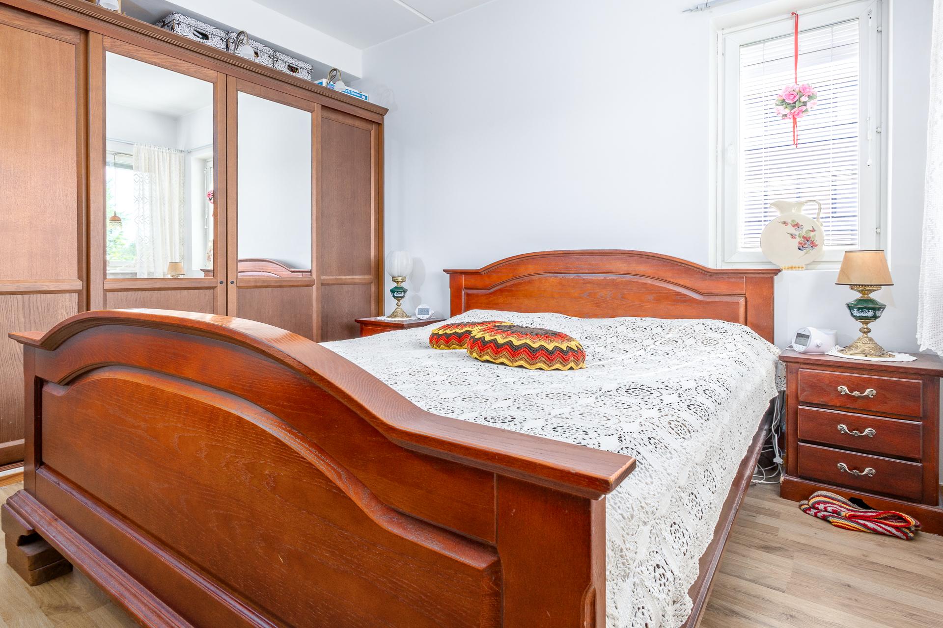 makuuhuoneessa liukuovikaapistot