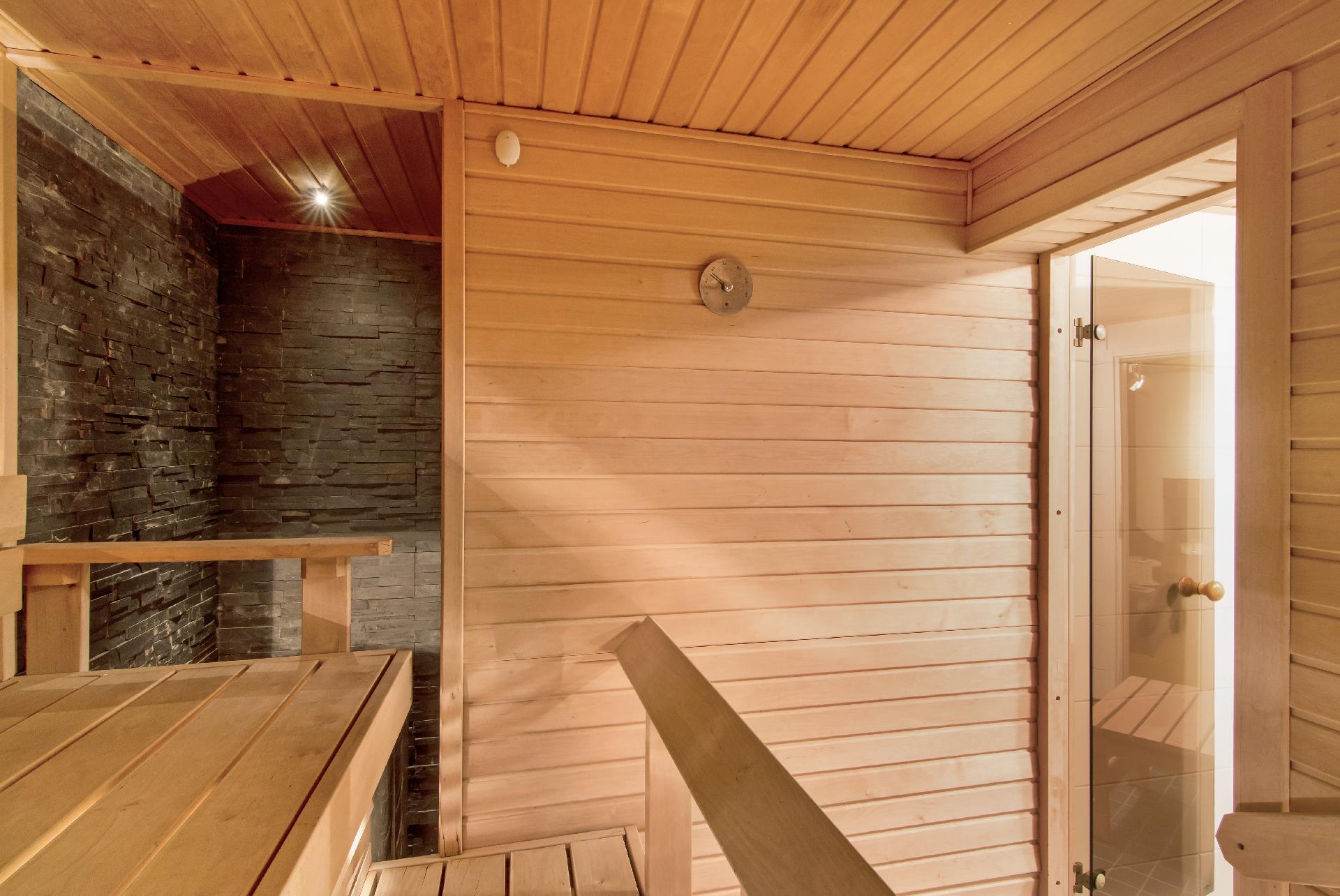 Remontoitu taloyhtiön sauna
