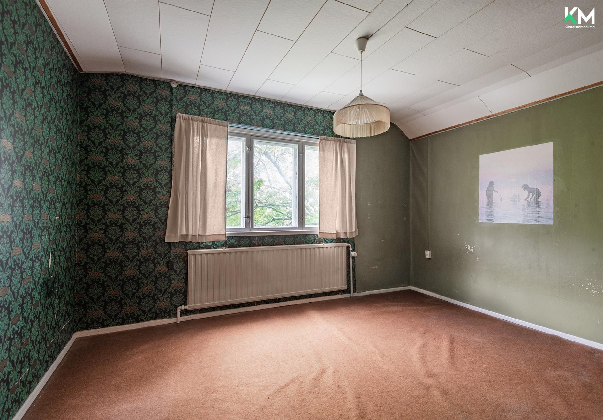 Yläkerran makuuhuone 2