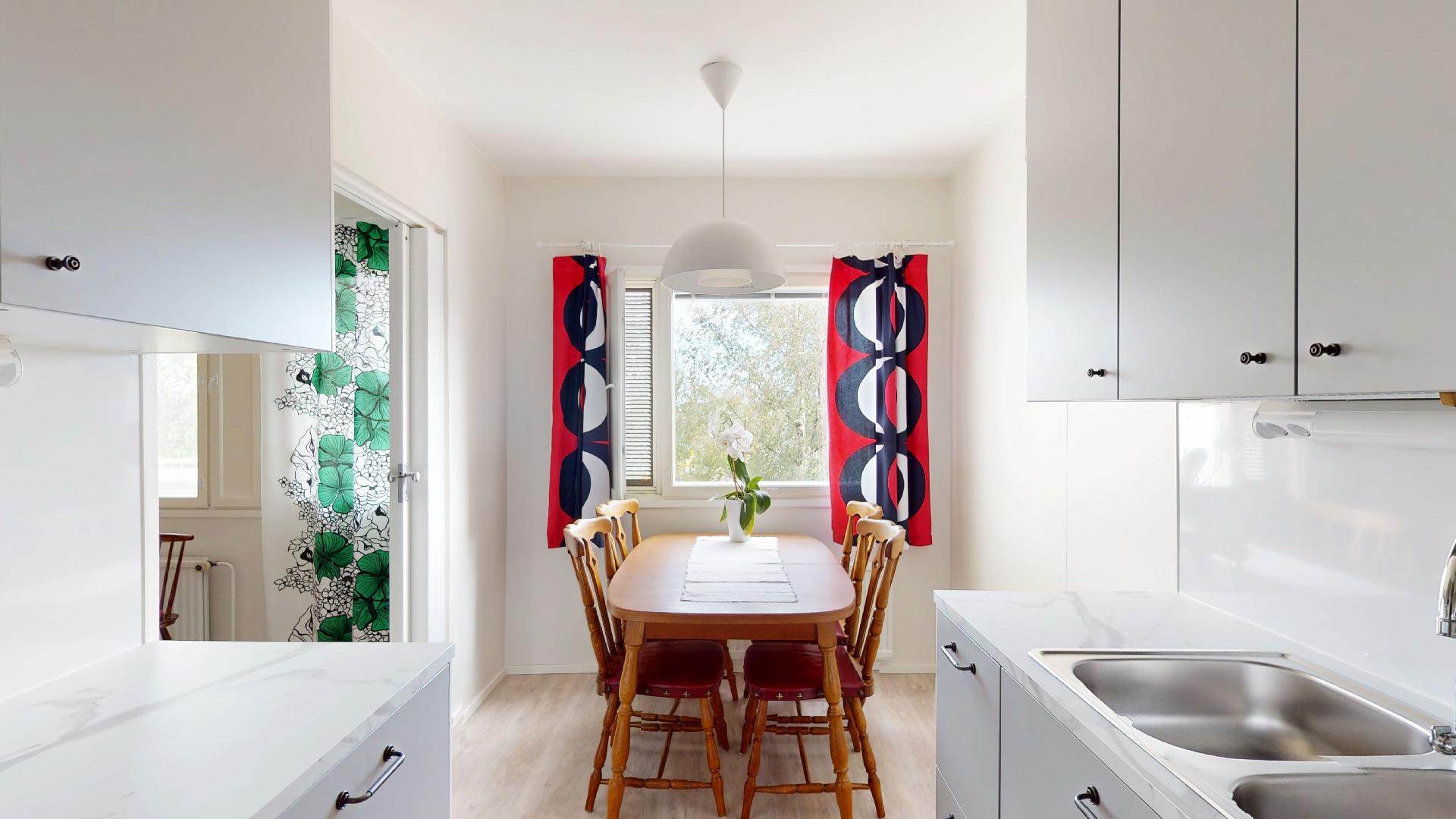 Keittiöstä näkymät Tornionjoelle