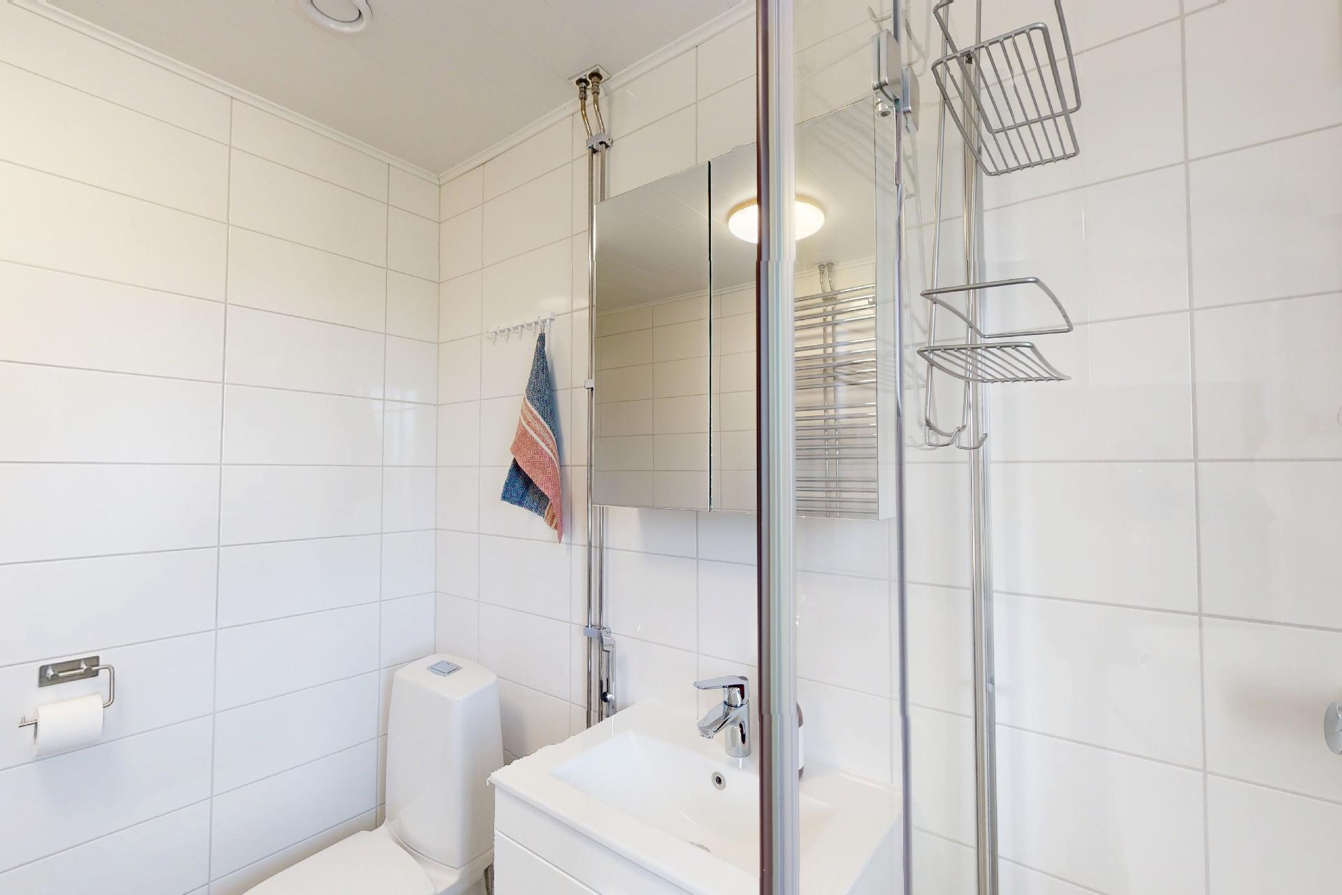 Remontoidussa pesuhuoneessa wc-istuin