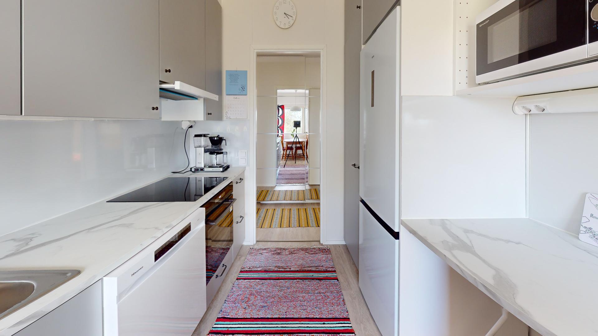 Täysin uusittu keittiö