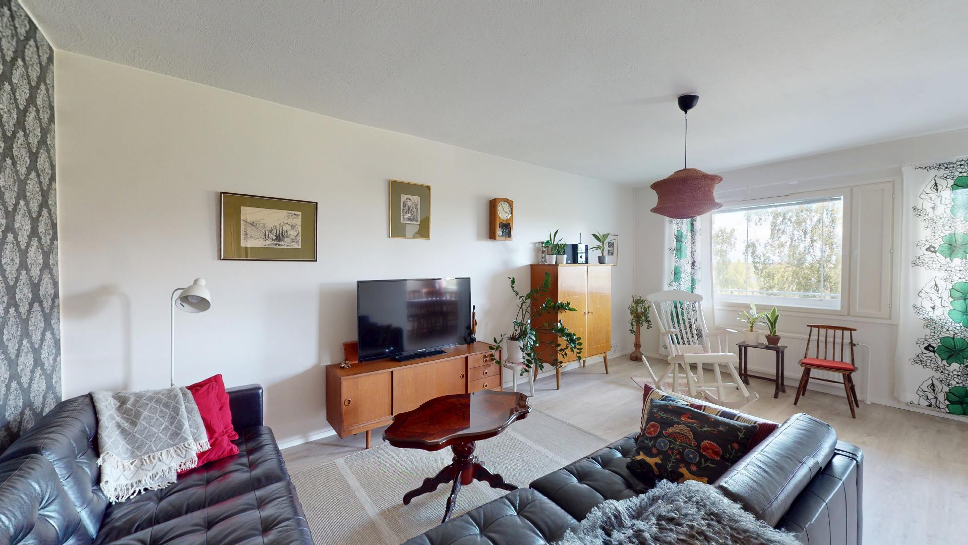 Valoisa ja tilava olohuone