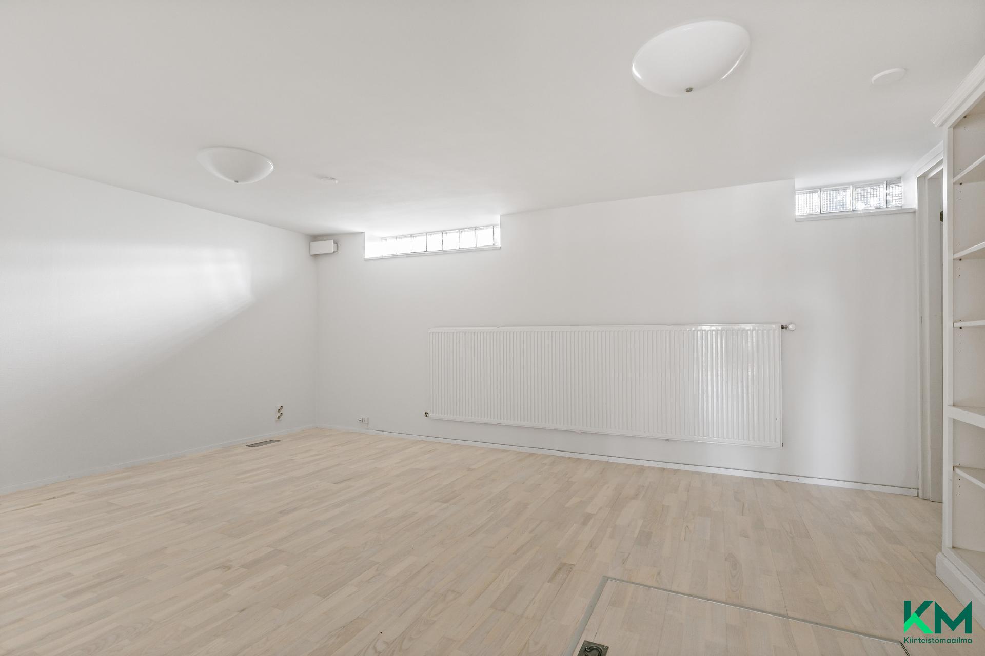 Aiempi uima-allashuone