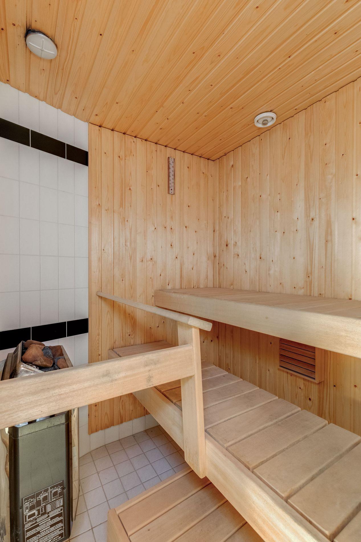 Paloheinäntie 18, Paloheinä, Helsinki